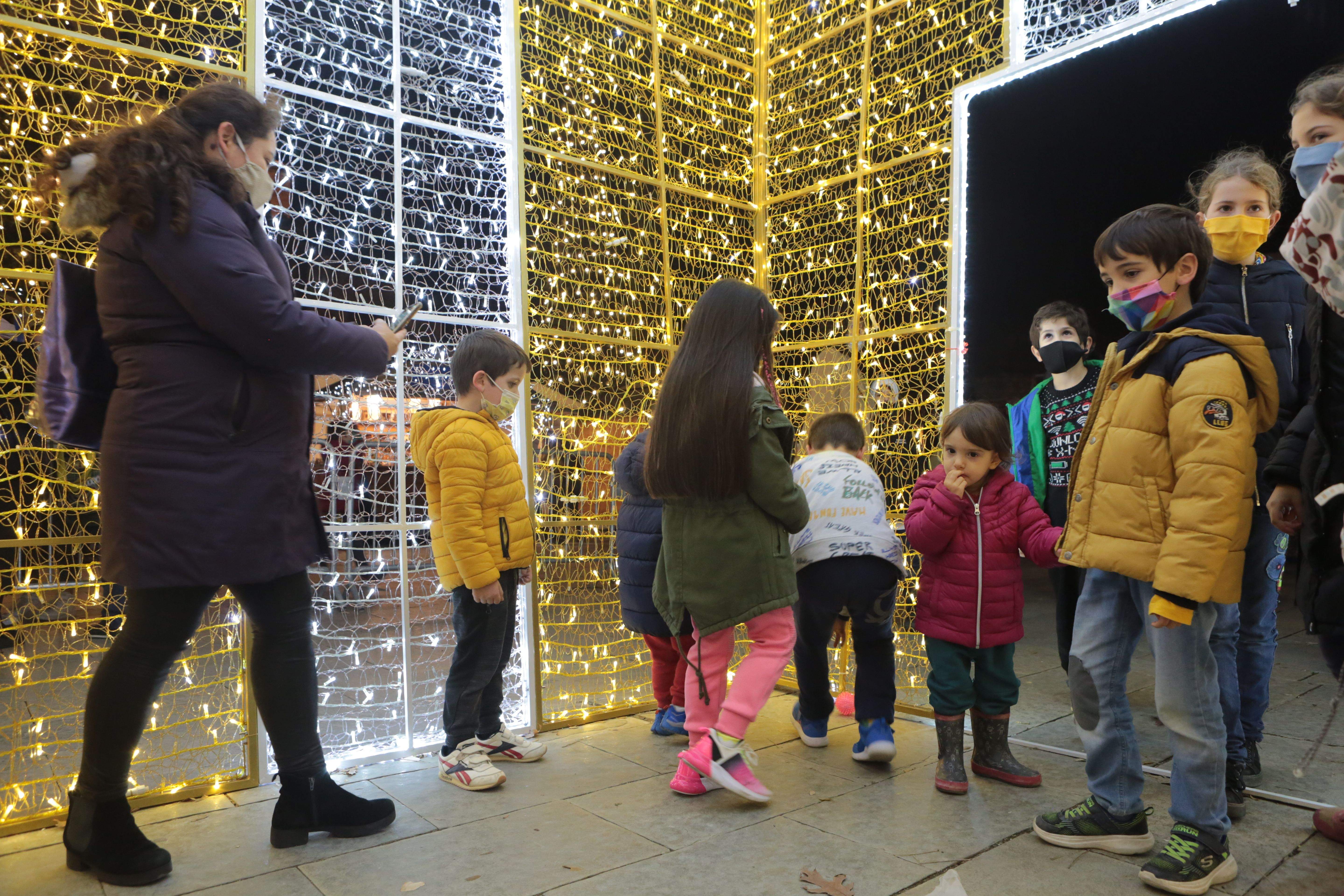 Interior del túnel de llums de Nadal. FOTO: Artur Ribera