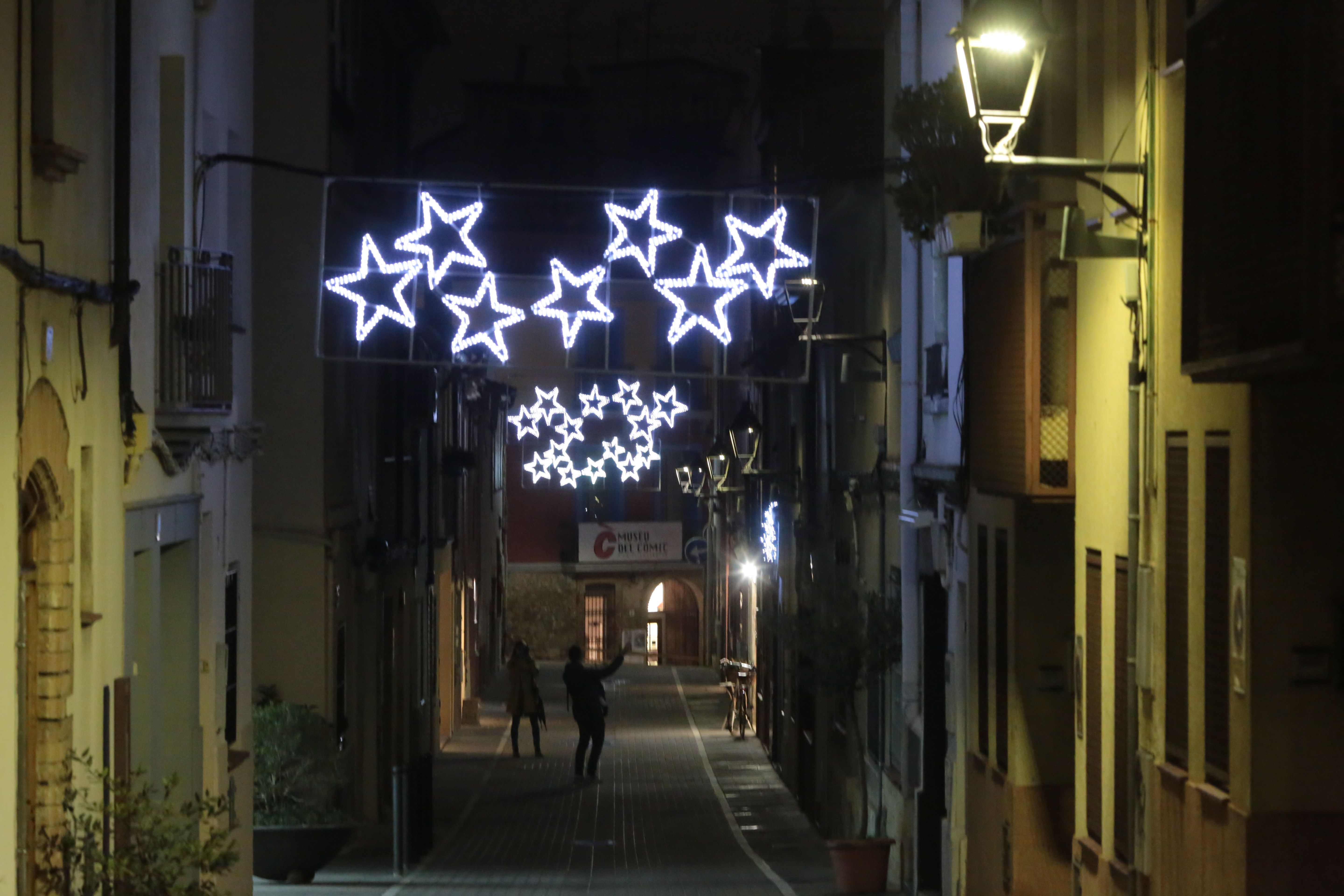 Els llums de Nadal ja brillen a Sant Cugat. FOTO: Artur Ribera