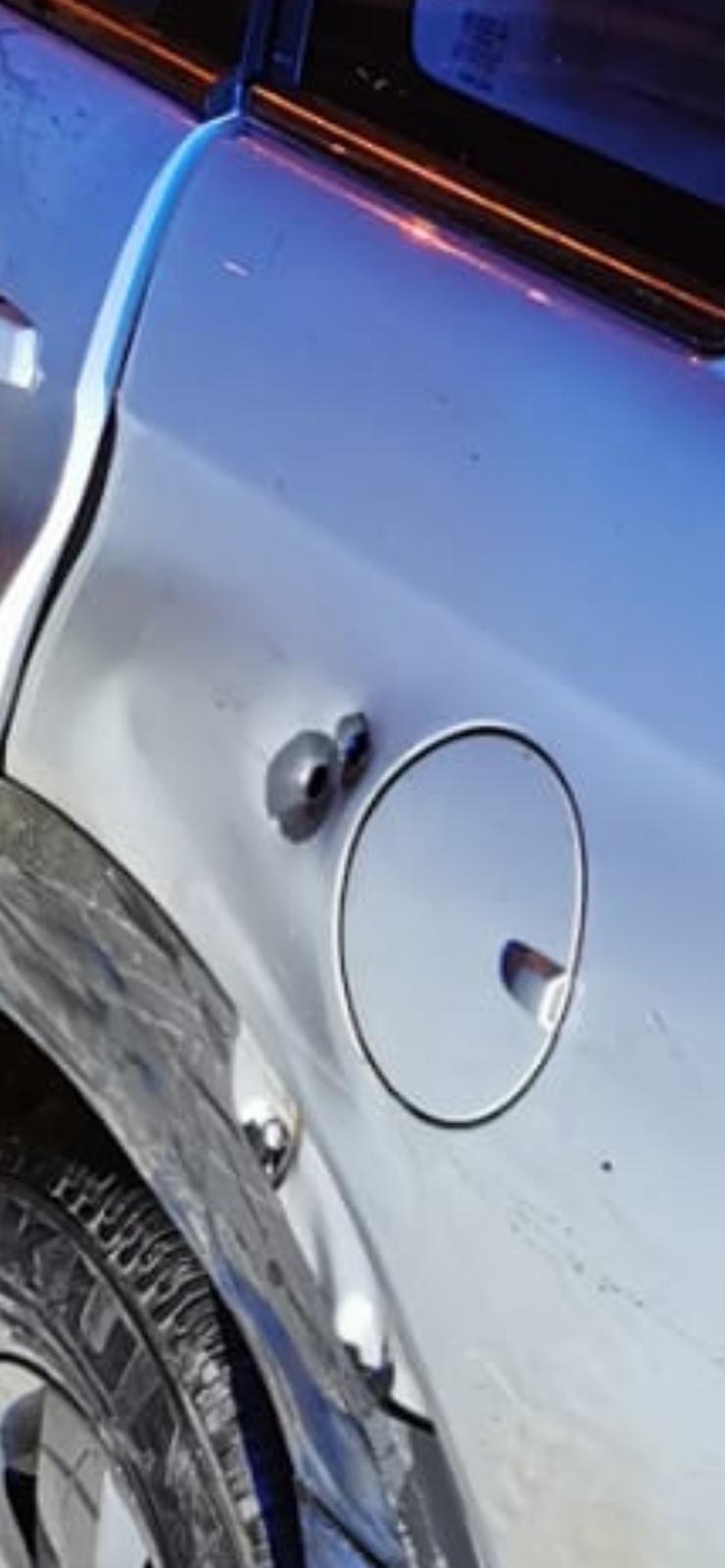 Els dos trets que ha rebut el cotxe perseguit FOTO: TOT Sant Cugat 