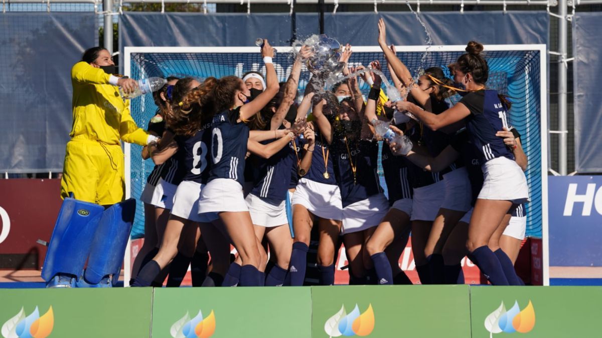 El Junior FC celebrant el títol de la Copa de la Reina aconseguit davant el Club de Campo la temporada 2020/2021. FOTO: RFEH.