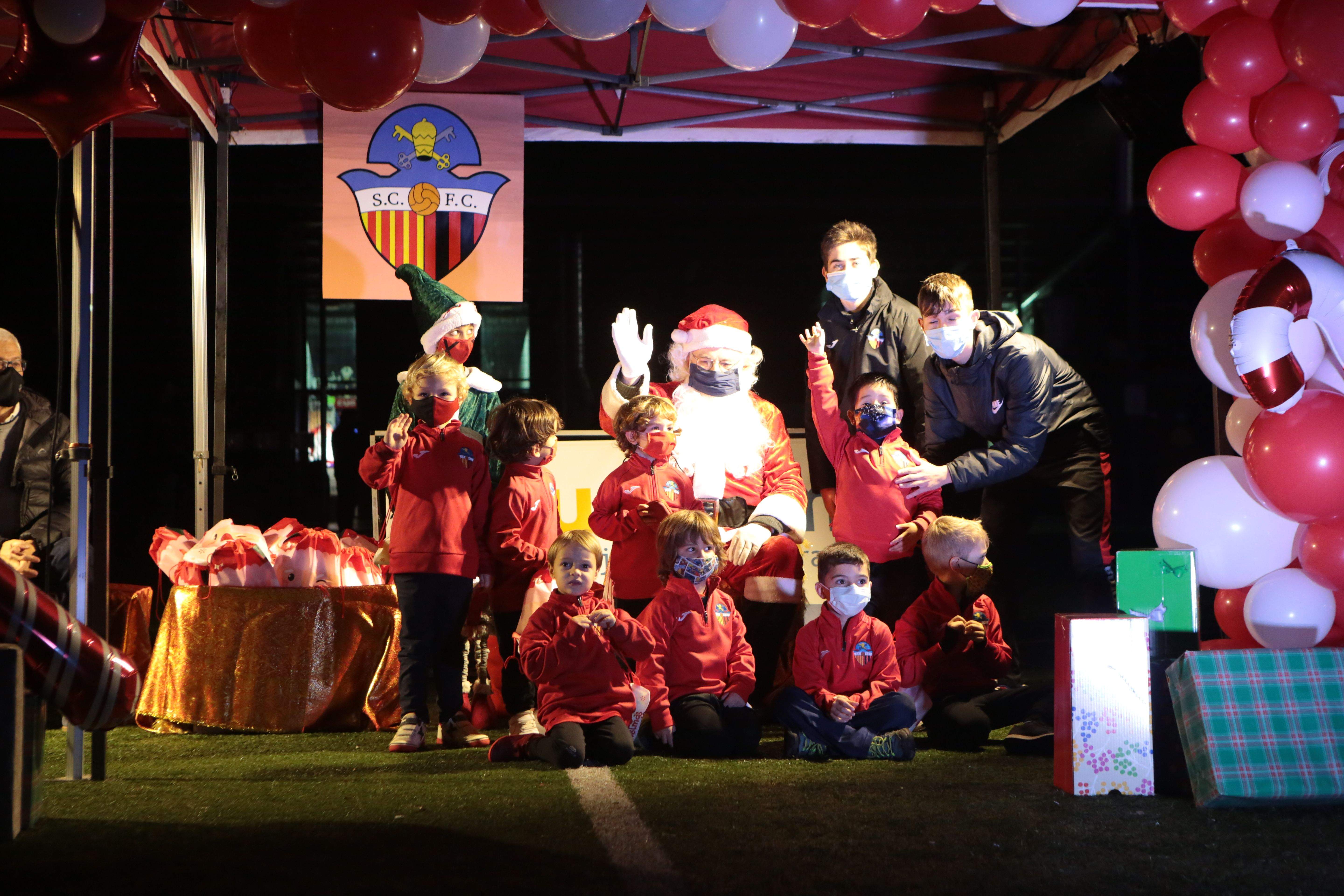 Visita del Pare Noel al Sant Cugat FC. FOTO: Artur Ribera