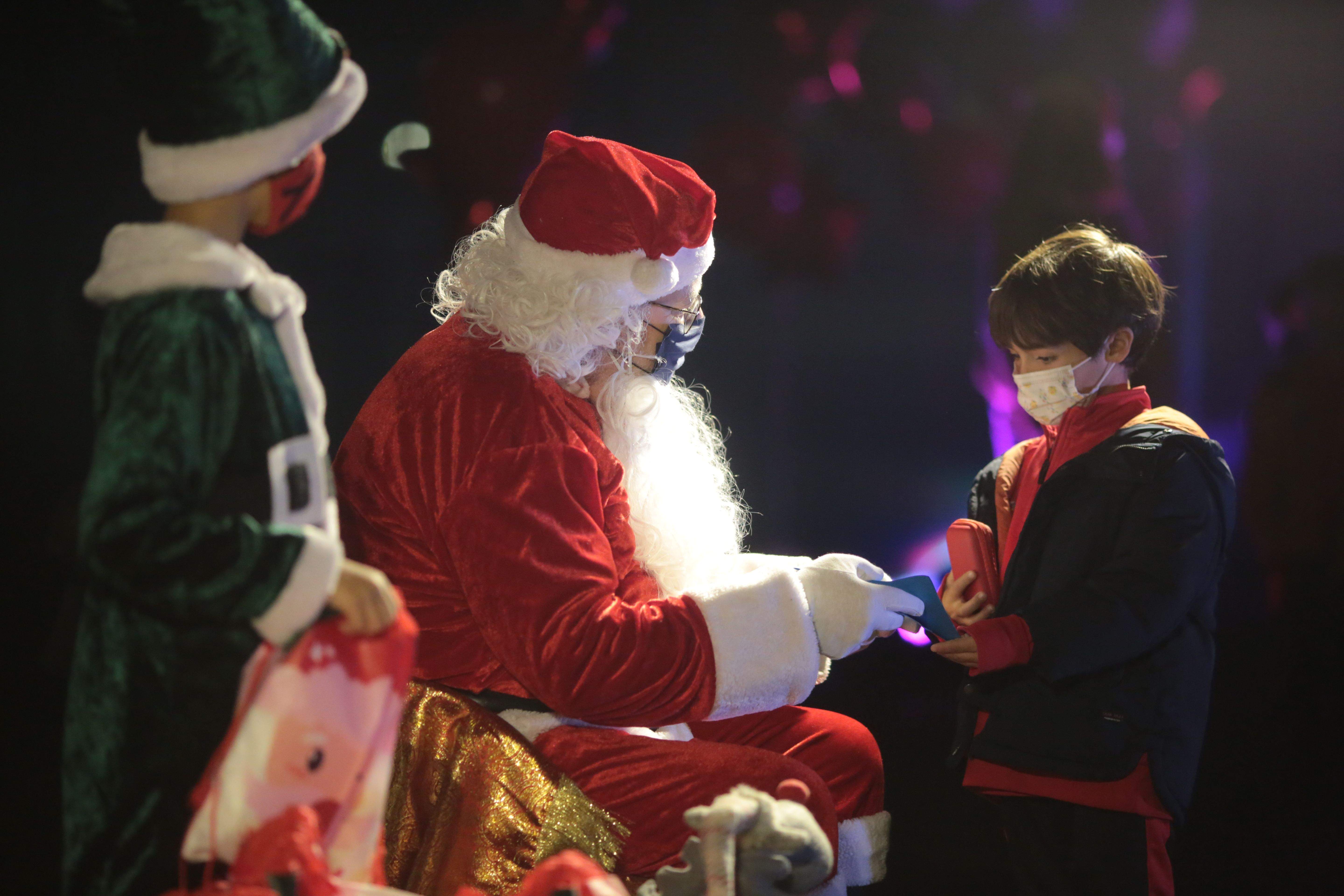 Visita del Pare Noel al Sant Cugat FC. FOTO: Artur Ribera
