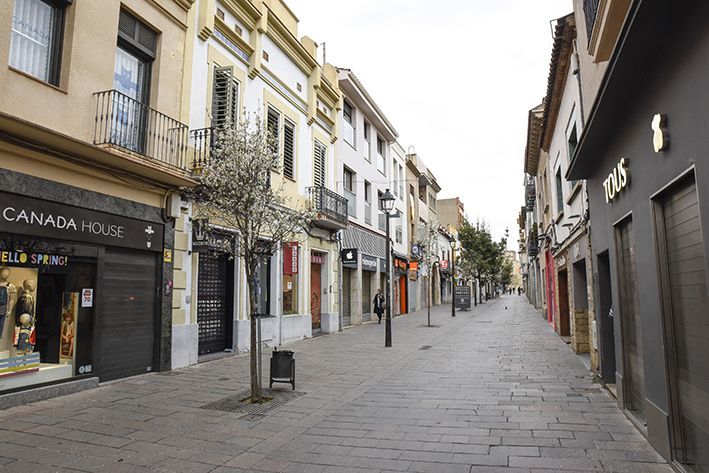 Els carrers de Sant Cugat van perdre vida i durant moltes setmanes eren buits. FOTO: Bernat Millet