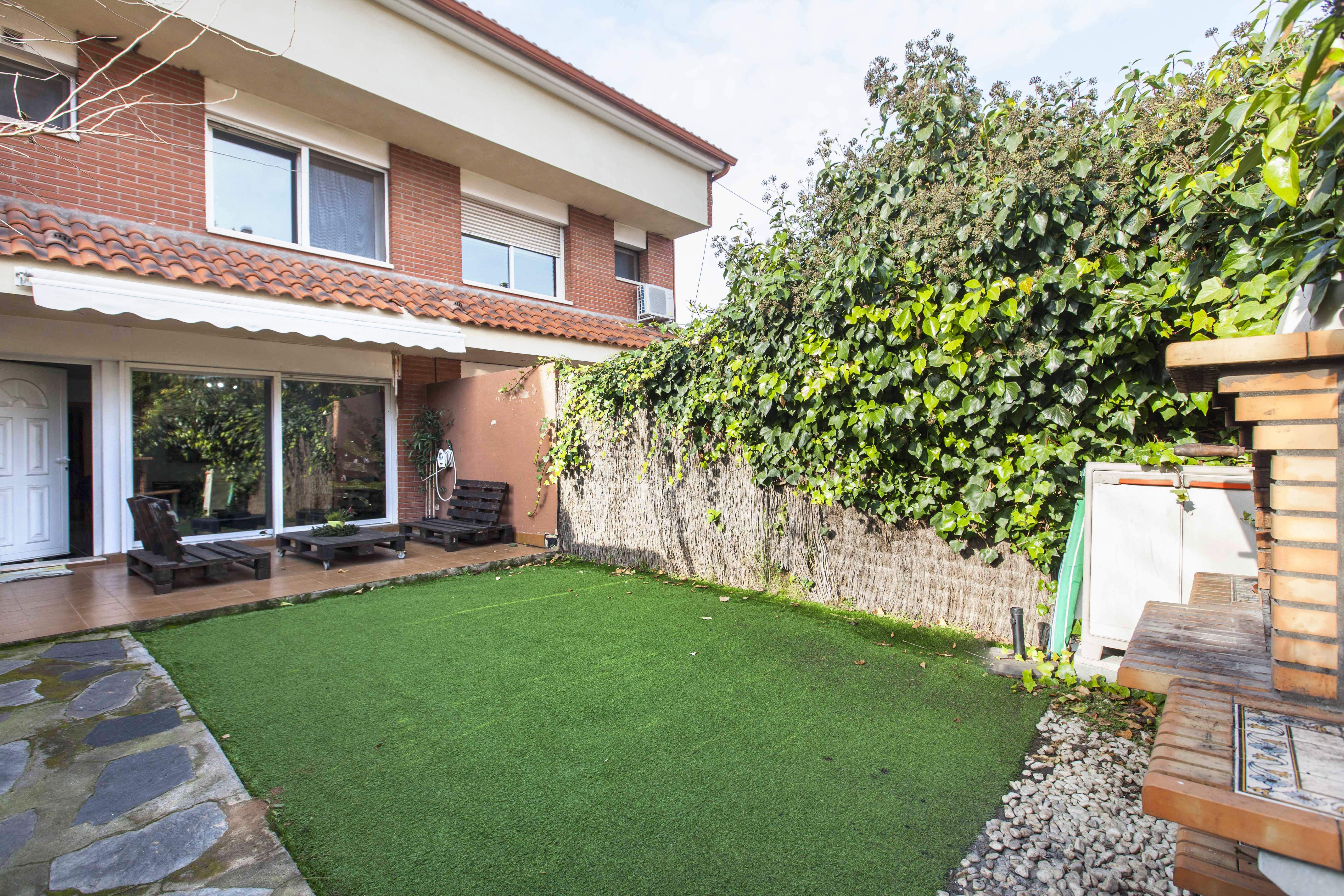 Jardí de la casa adossada de Can Alzamora. FOTO: Cedida