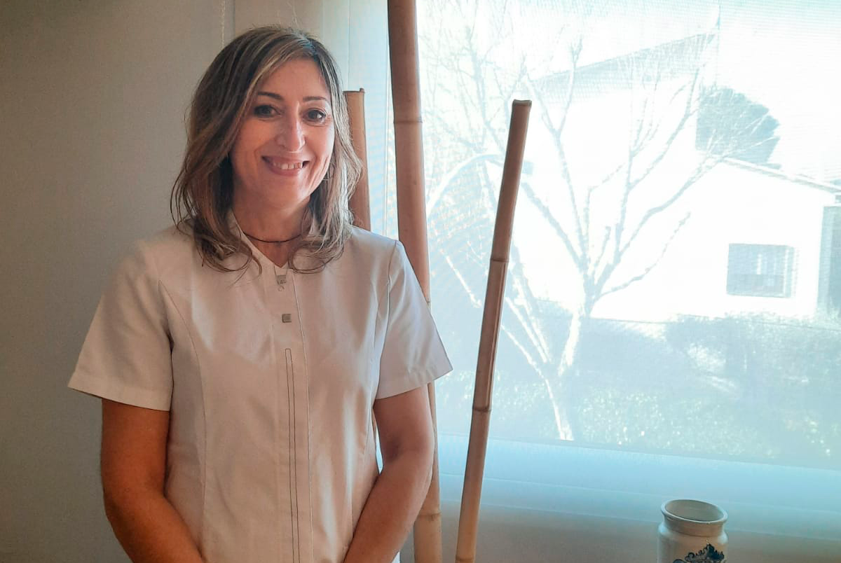 Judith Vandellós, l'esteticista d'Espai Salut Mira-sol especialitzada en especialitzada en massatge limfàtic i maderoteràpia. FOTO: Cedida