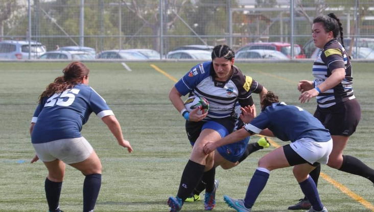 Adaia Anglès defensant la samarreta del CN Poble Nou. FOTO: Jaume Andreu