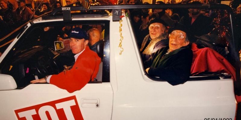 En Pere Pahissa (Cugat) i en Joan Fàbregas (Medir) a la carrossa del TOT a la cavalcada de Reis 