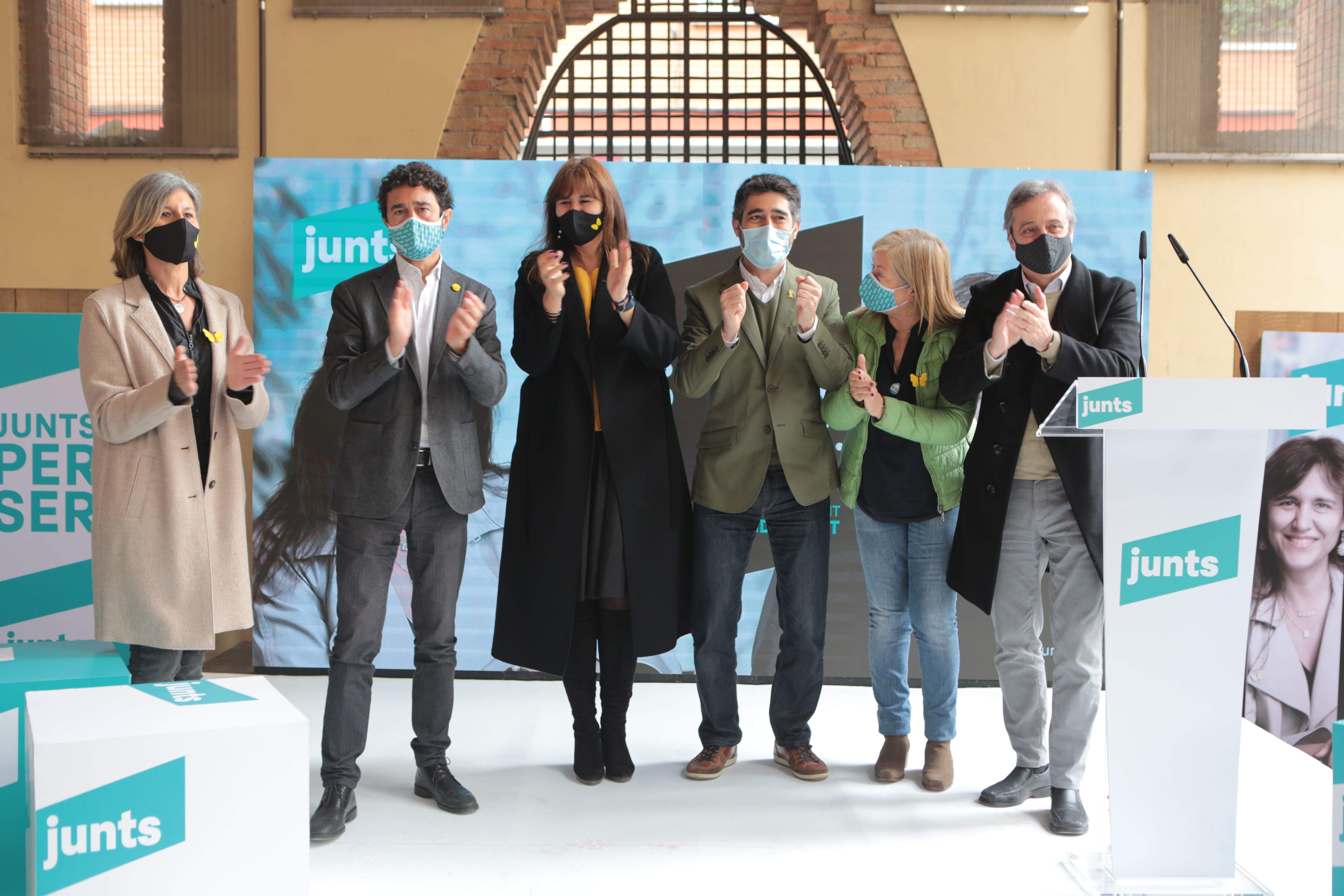 Carmela Fortuny, Damià Calvet, Laura Borràs, Jordi Puigneró, Àngels Ponsa i Antoni Morral (d'esquerra a dreta) en un acte de Junts per Catalunya a Sant Cugat. FOTO: Artur Ribera