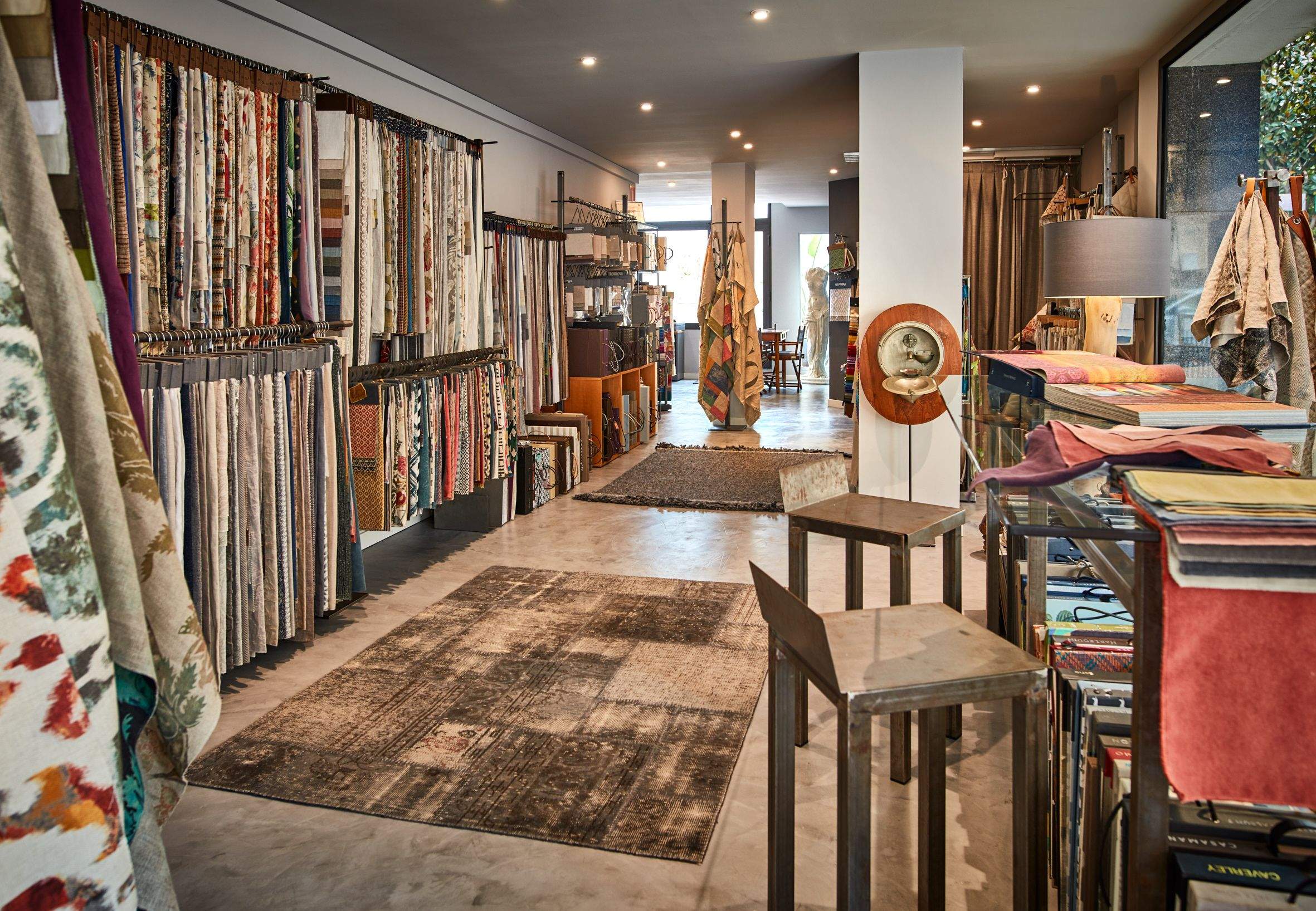 La botiga compta amb un ampli ventall de roba per la llar FOTO: Cedida