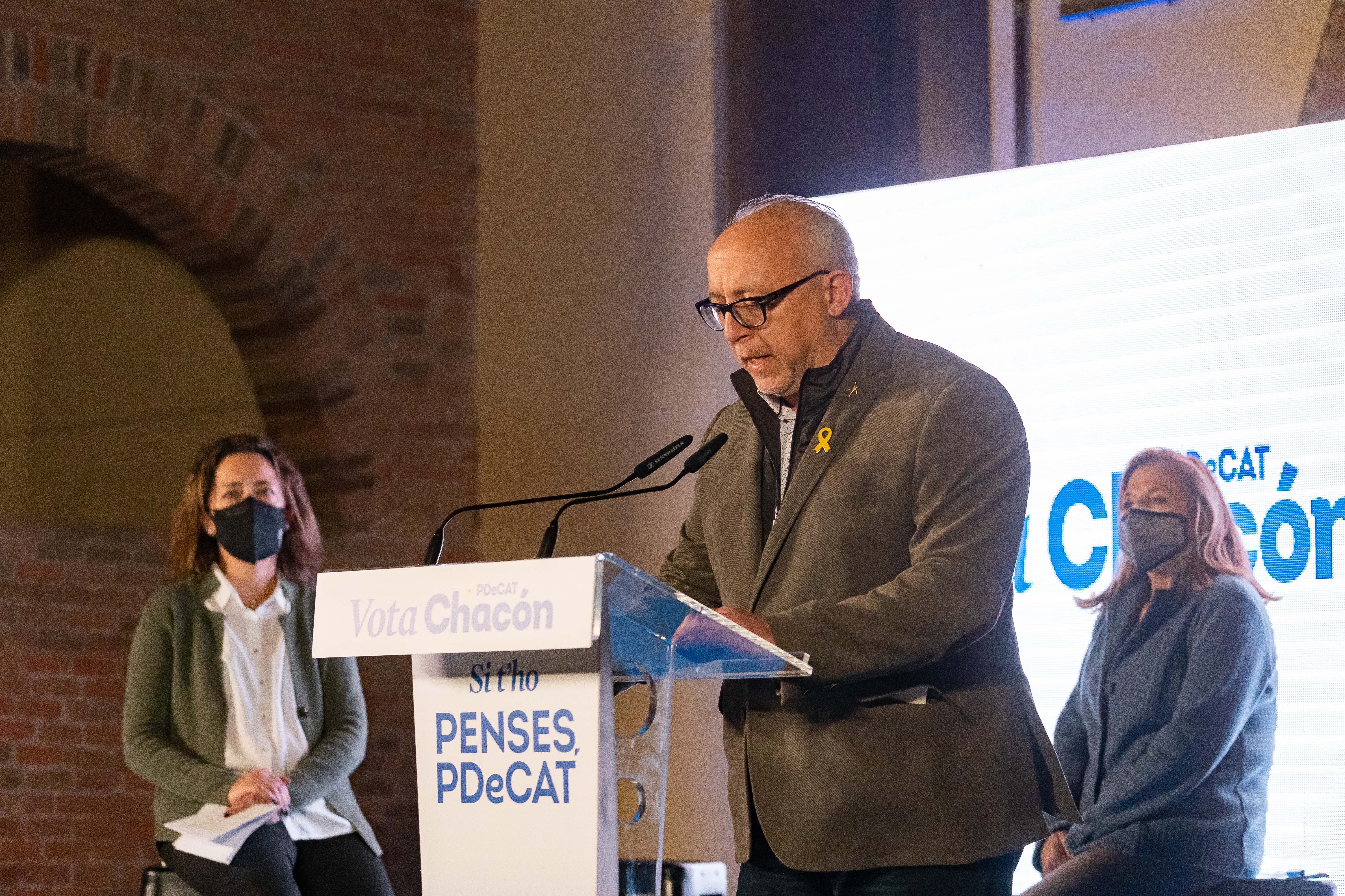 Joan Soler, president de la secció local del PDeCAT, en la campanya electoral del PDeCAT a Sant Cugat. FOTO: Mariana Castel