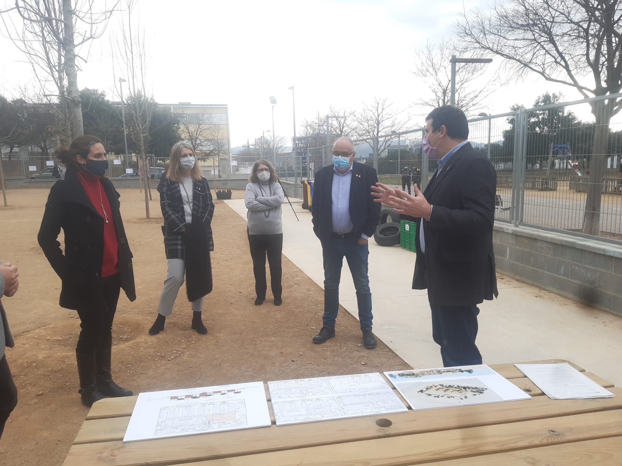 El tinent d'Alcaldia, Francesc Duch, explica el projecte de La Mirada al conseller Bargalló. FOTO: Ferran Mitjà