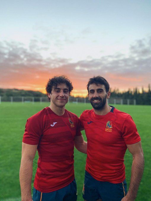 Josep Serrés (esquerra) i Pol Plà (dreta) amb la selecció d'Espanya de rugbi a 7. FOTO: Twitter Club de Rugby Sant Cugat