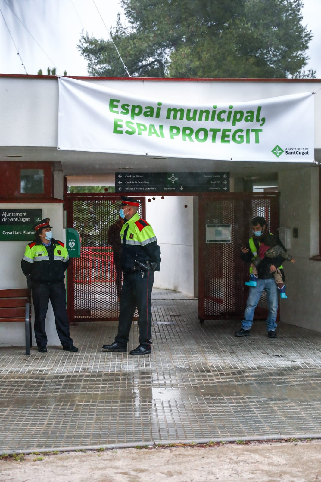 El Casal de Les Planes, preparat per acollir als votants. FOTO: Lali Puig