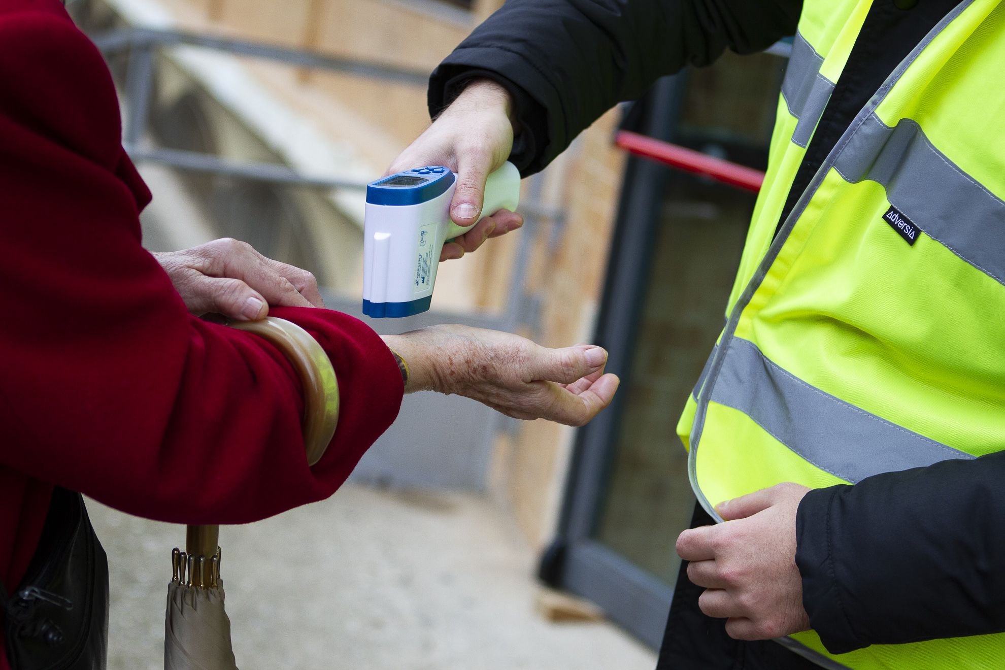 Mesures de seguretat en les eleccions al Parlament de Catalunya al Casal de Cultura. FOTO: Estefania Bedmar