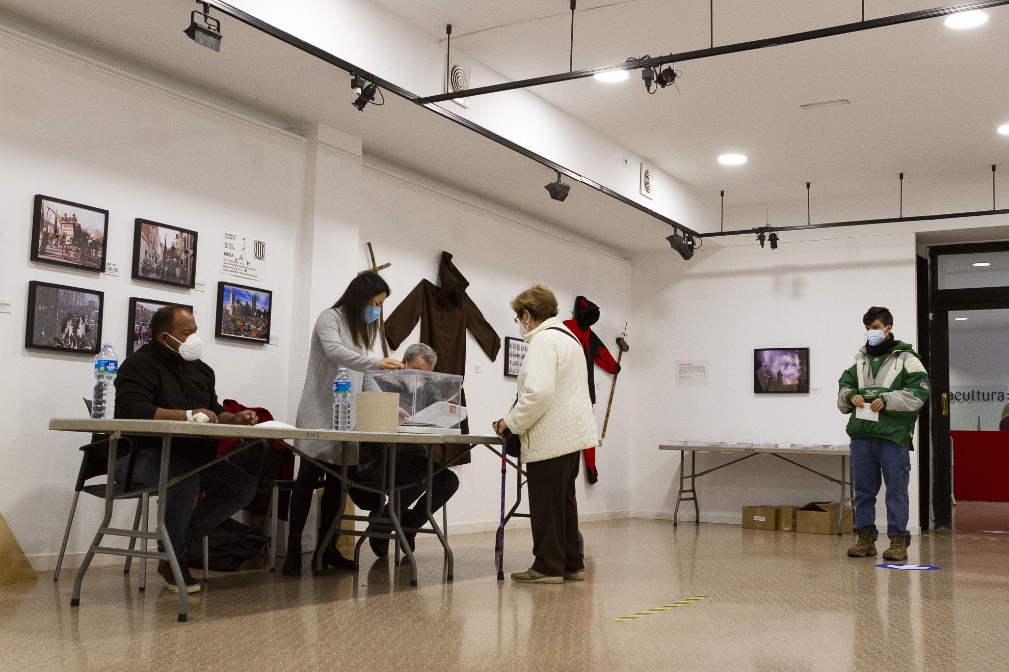Eleccions al Parlament de Catalunya a la Casa de Cultura. FOTO: Estefania Bedmar