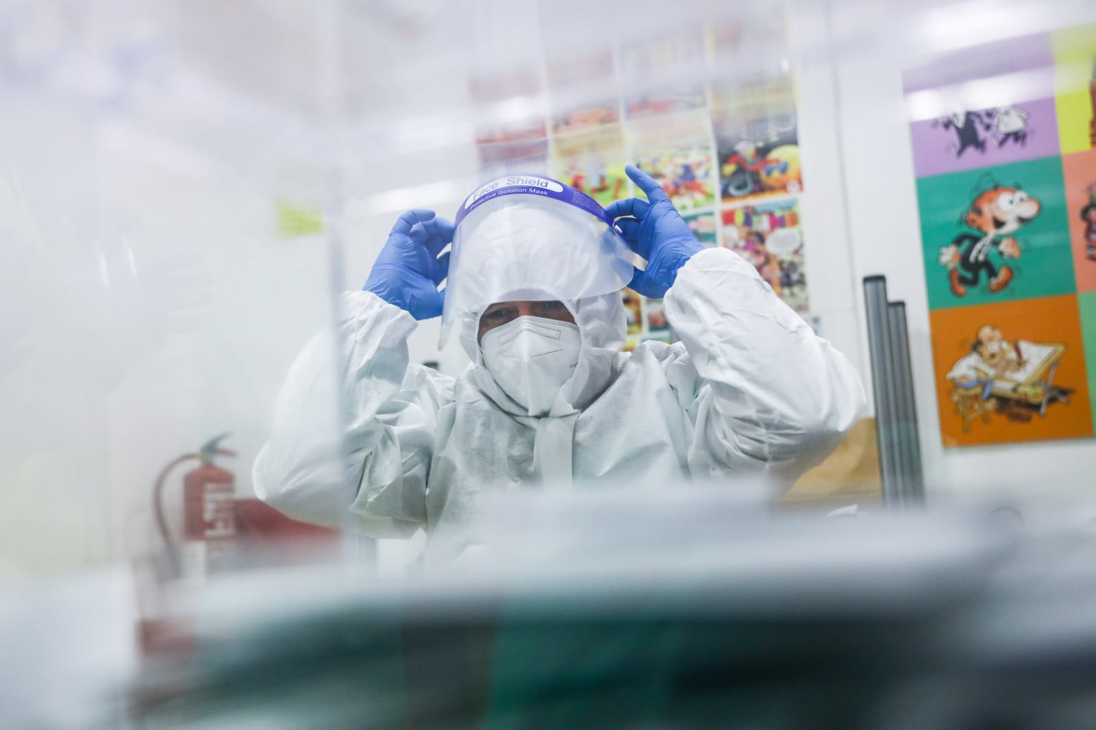 Els membres de les meses electorals han portat EPI en l'última hora de les eleccions. FOTO: Lali Puig