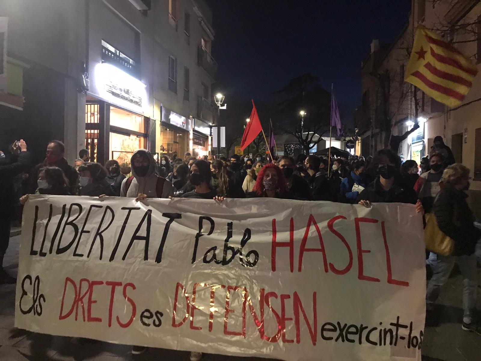 Manifestació de suport al raper Pablo Hasél a Sant Cugat. FOTO: Nielo Ballart
