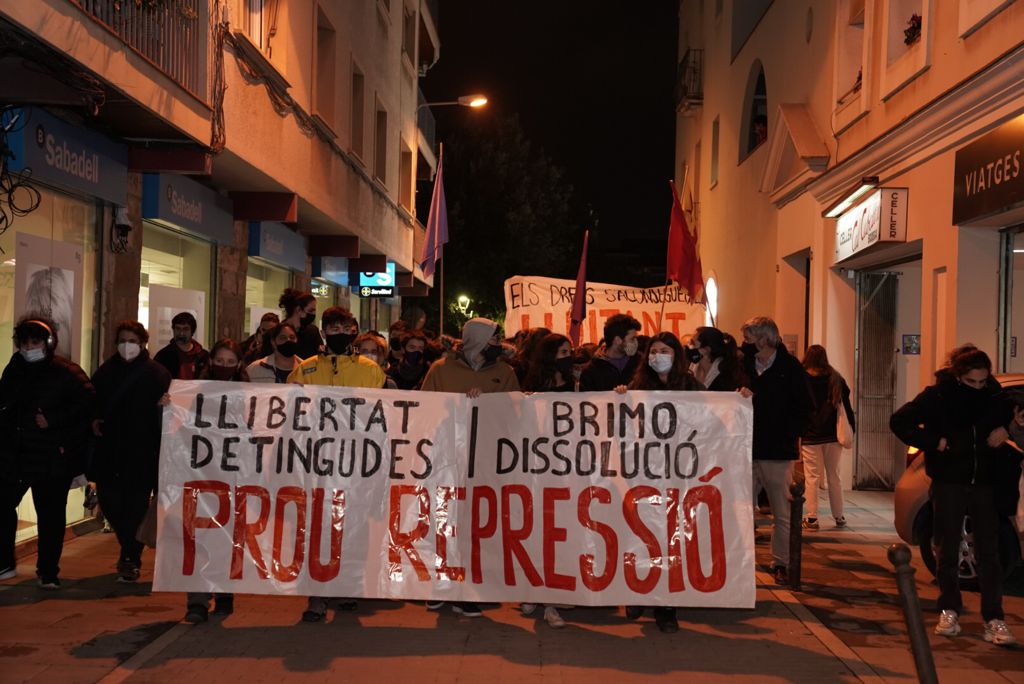 Manifestació contra "la brutalitat policial" a Sant Cugat. FOTO: Mariana Castel