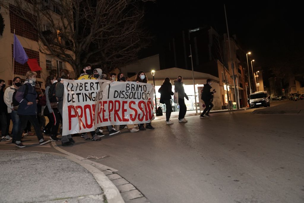 Manifestació contra "la brutalitat policial" a Sant Cugat. FOTO: Mariana Castel
