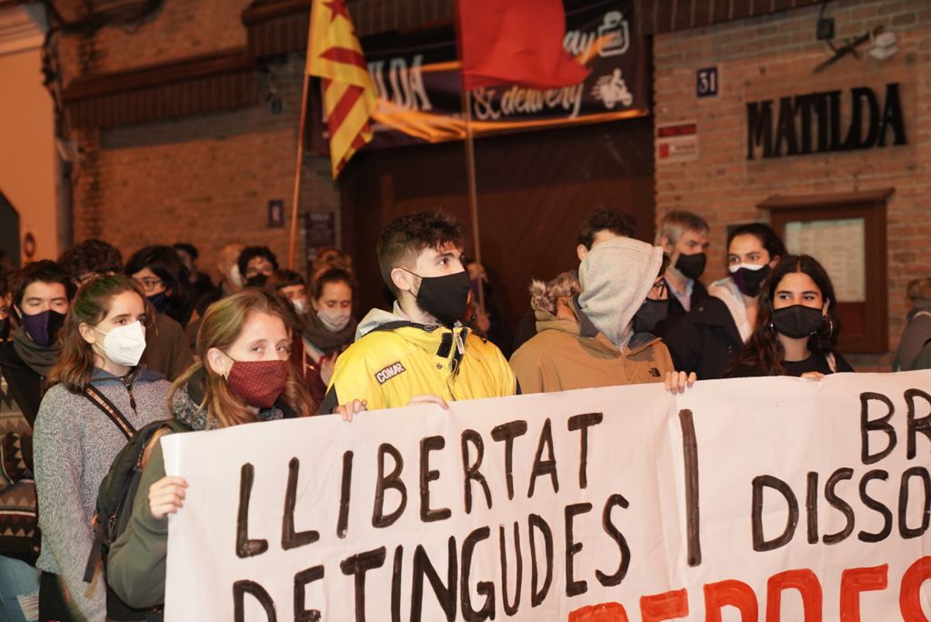 Manifestació contra "la brutalitat policial" a Sant Cugat. FOTO: Mariana Castel