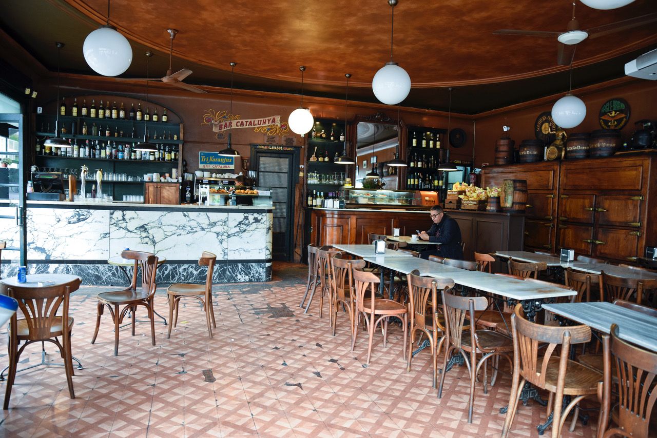 Interior del Bar Catalunya, que ha estat tancat recentment. FOTO: Arxiu