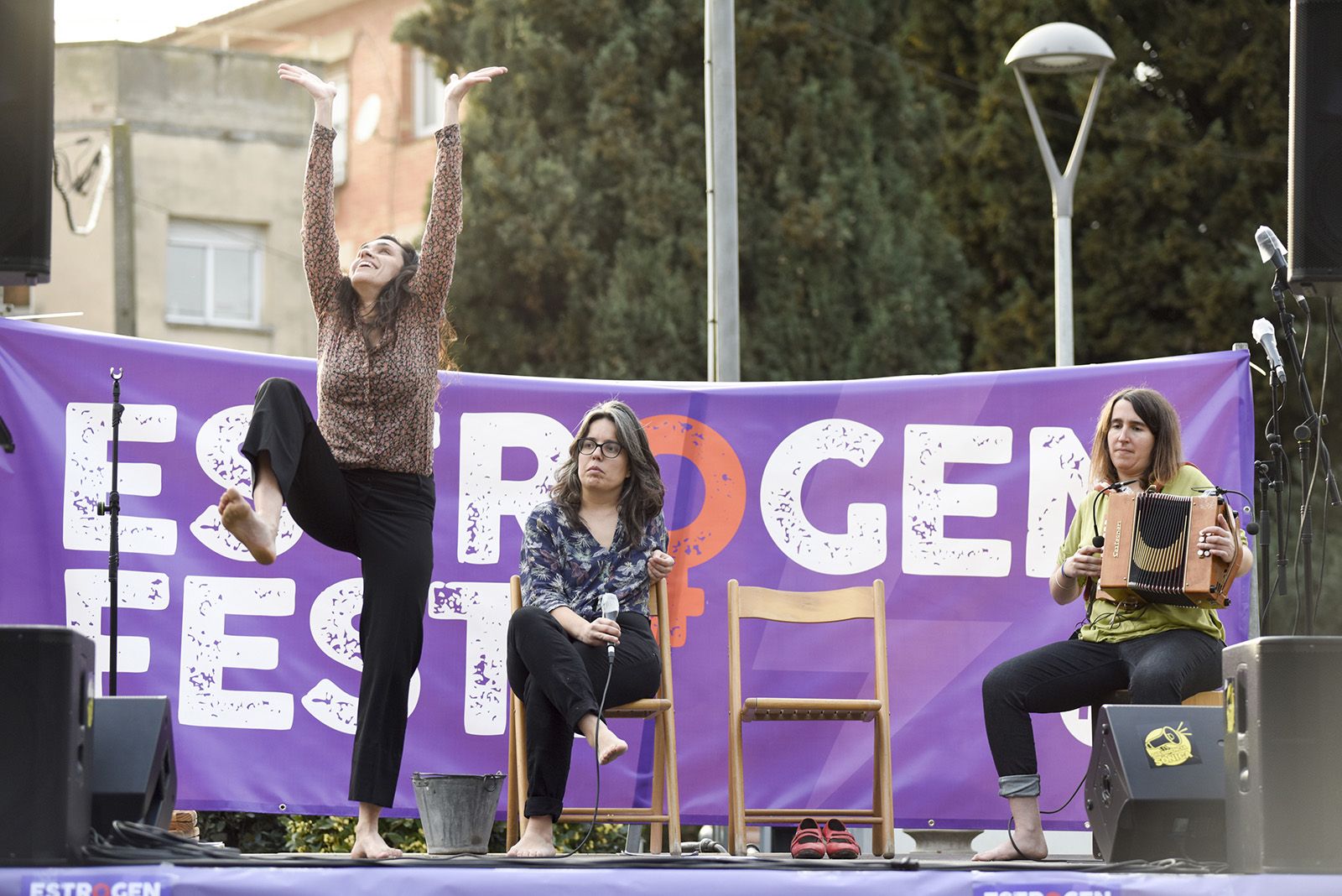 Aleteig amb Aina Serra, Clara Hosta i Lali Mateu. Estrogenfest. Foto: Bernat Millet.