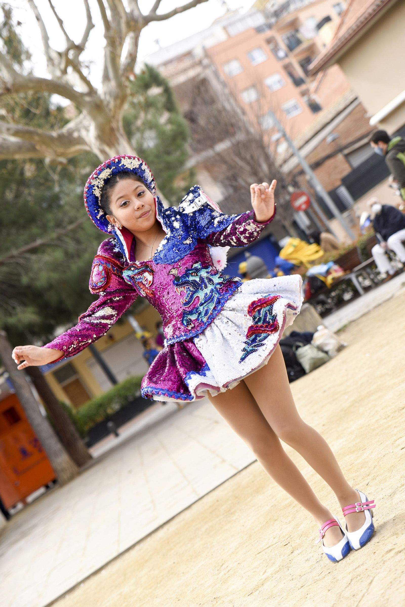 Taller de danses Bolivianes amb l'Associació folklòrica i cultural caporales La Fraternidad. Comitè 8M Sant Cugat. Foto: Bernat Millet