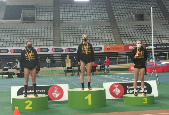 Zunino, Santacana i Rodríguez (d'esquerra a dreta) en el podi dels 60 metres tanques del Campionat de Catalunya sub-16. FOTO: Club Muntanyenc Sant Cugat