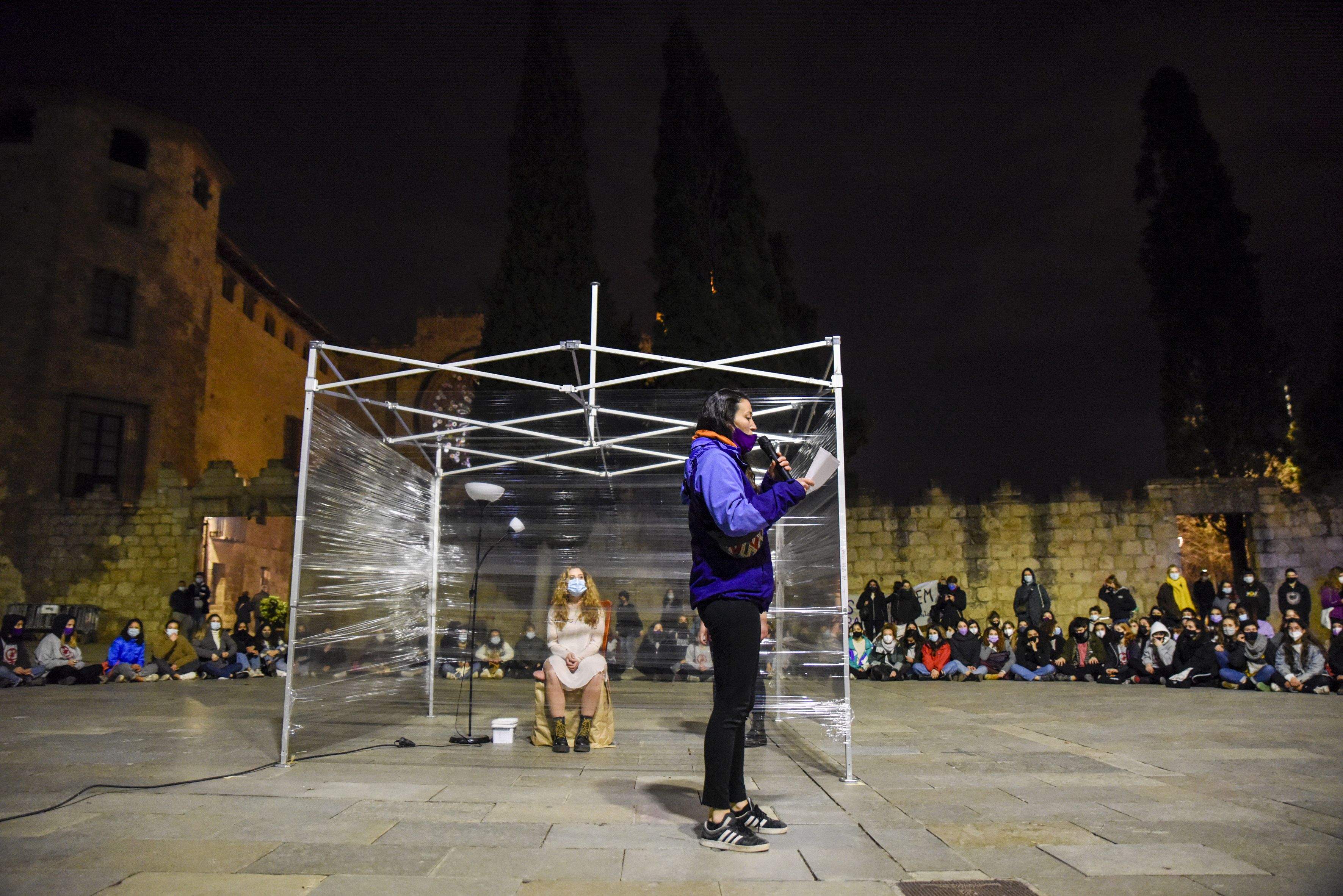 Performance 8M. Foto: Bernat Millet.