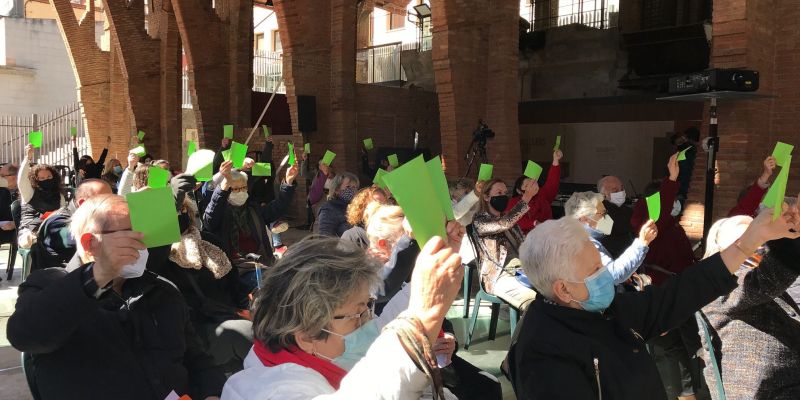 Moment de la votació per dissoldre el consorci entre La Unió Santcugatenca i l'Ajuntament. FOTO: Nielo Ballart