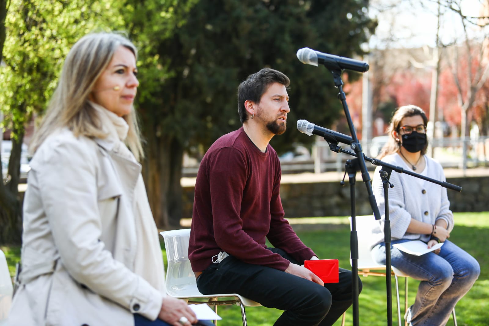 D'esquerra a dreta: Mireia Ingla (alcaldessa de Sant Cugat), Marcos Simarro (Regidor de Participació i Barris), Esther Madrona (tinent d'alcaldia de Cultura i i Memòria Històrica). FOTO: Lali Puig.