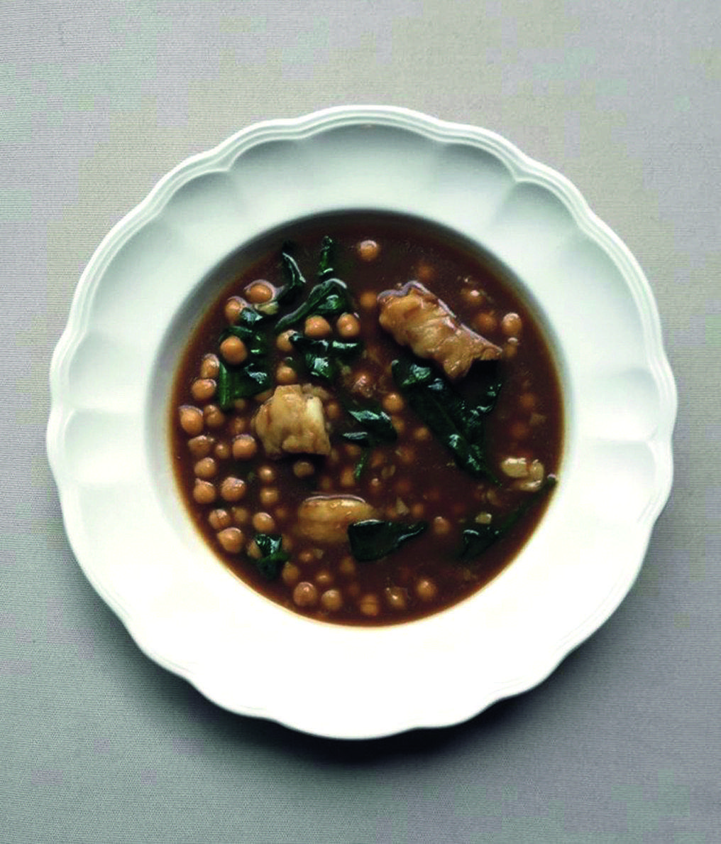 Plat de cigrons guisats amb bacallà. FOTO: Cedida