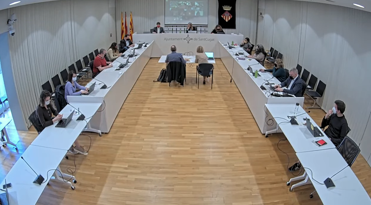 El ple municipal del mes de març va ser híbrid en format, ja que els regidors de Govern eren a la Sala de Plens. 
