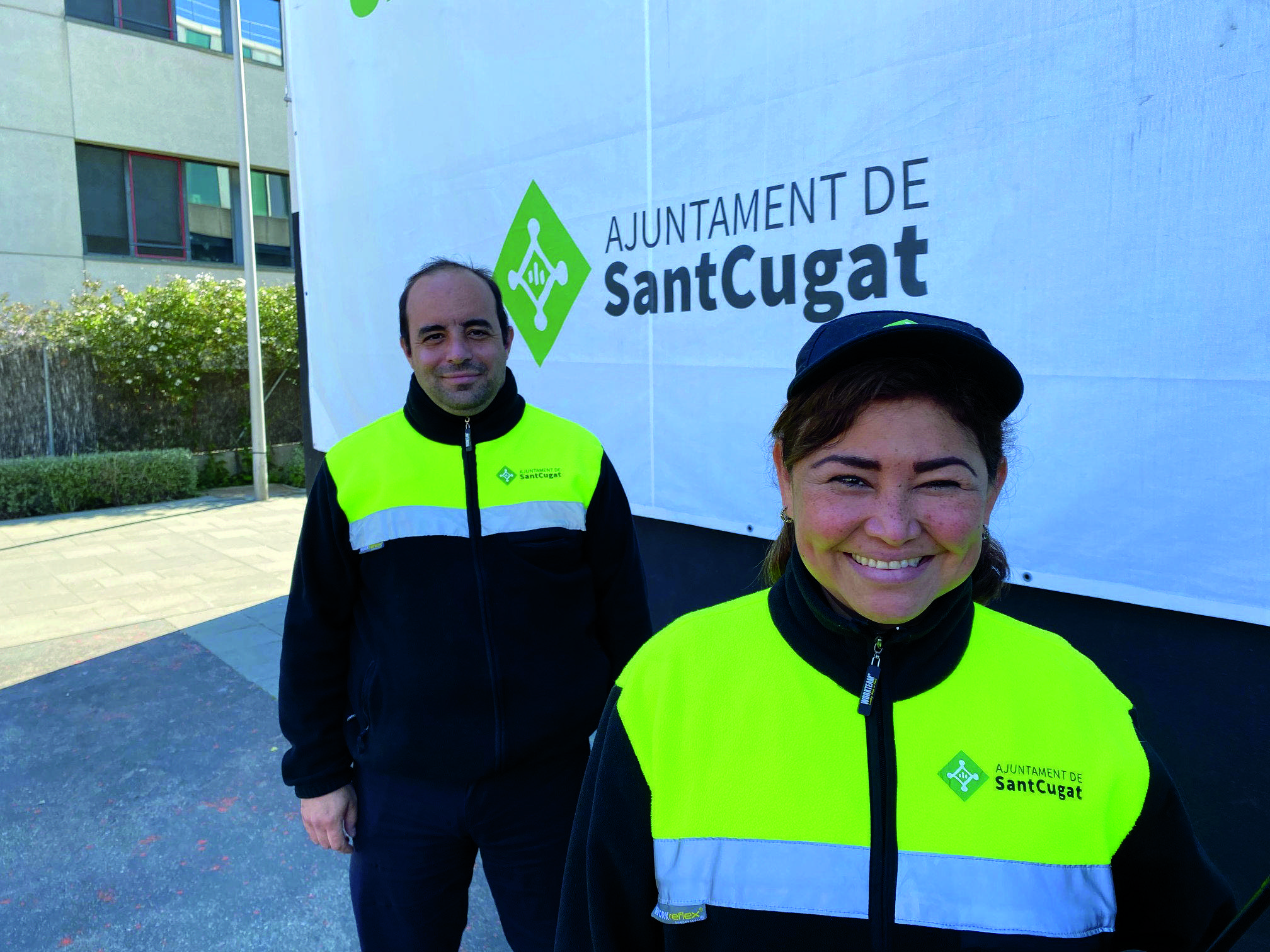 Oriol Garcia i Sònia Barajas, agents cívics de Sant Cugat. FOTO: J.R. Armadàs