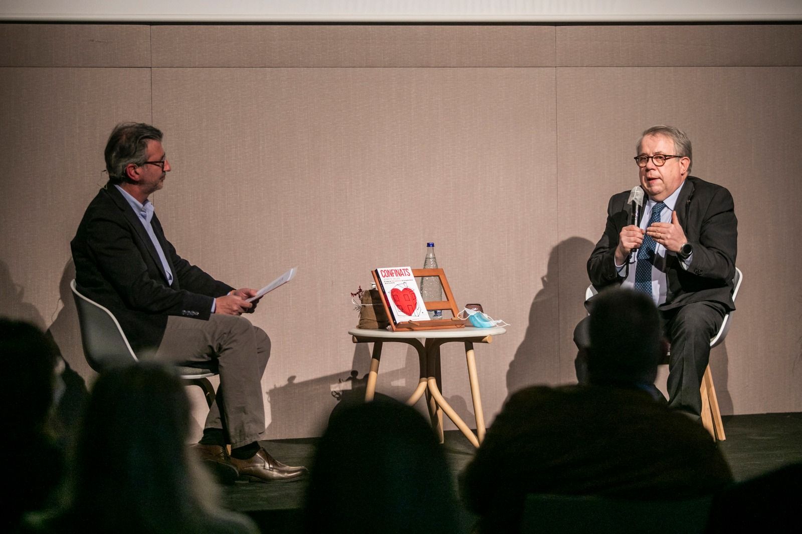 Josep Maria Vallès (esquerra) i Jaume Padrós, en la darrera presentació de 'Confinats'. FOTO: Cedida