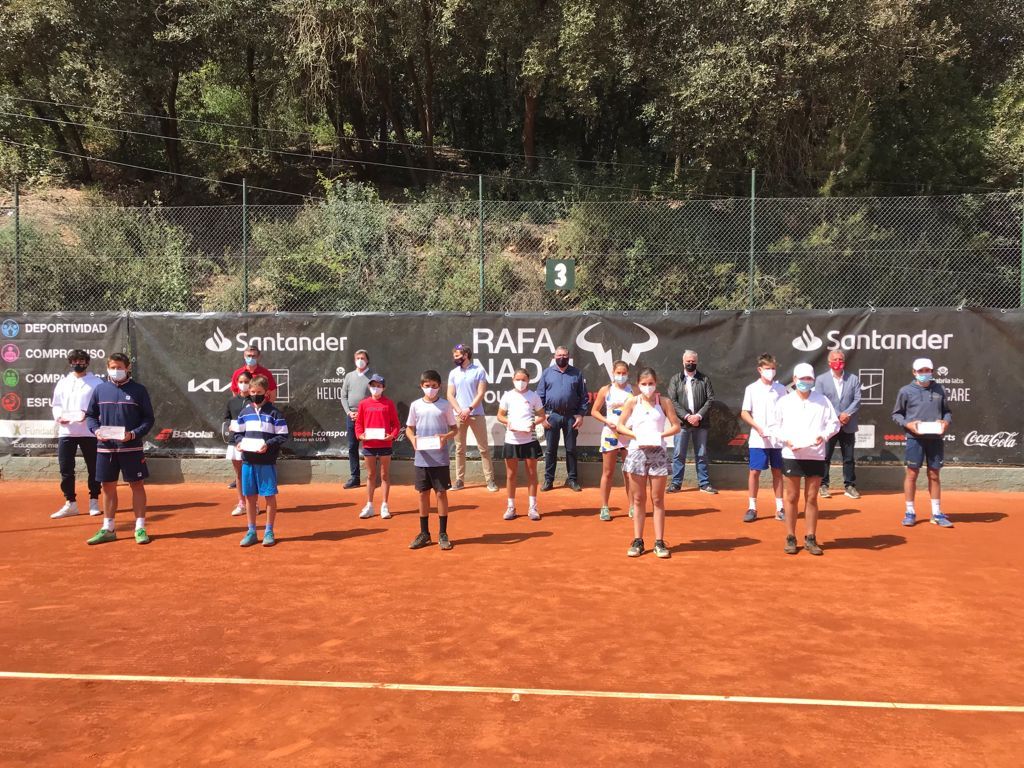 Els 12 guanyadors del torneig Rafa Nadal Tour by Santander a Valldoreix. FOTO: Ferran Mitjà.