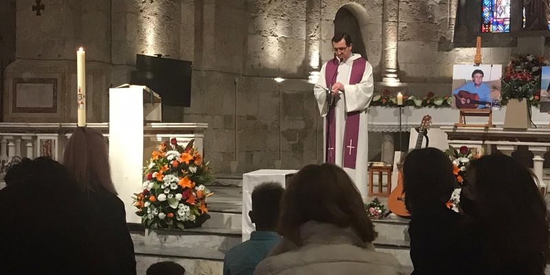 Mn. Emili durant la missa de record a Joan Sitges. FOTO: Cedida