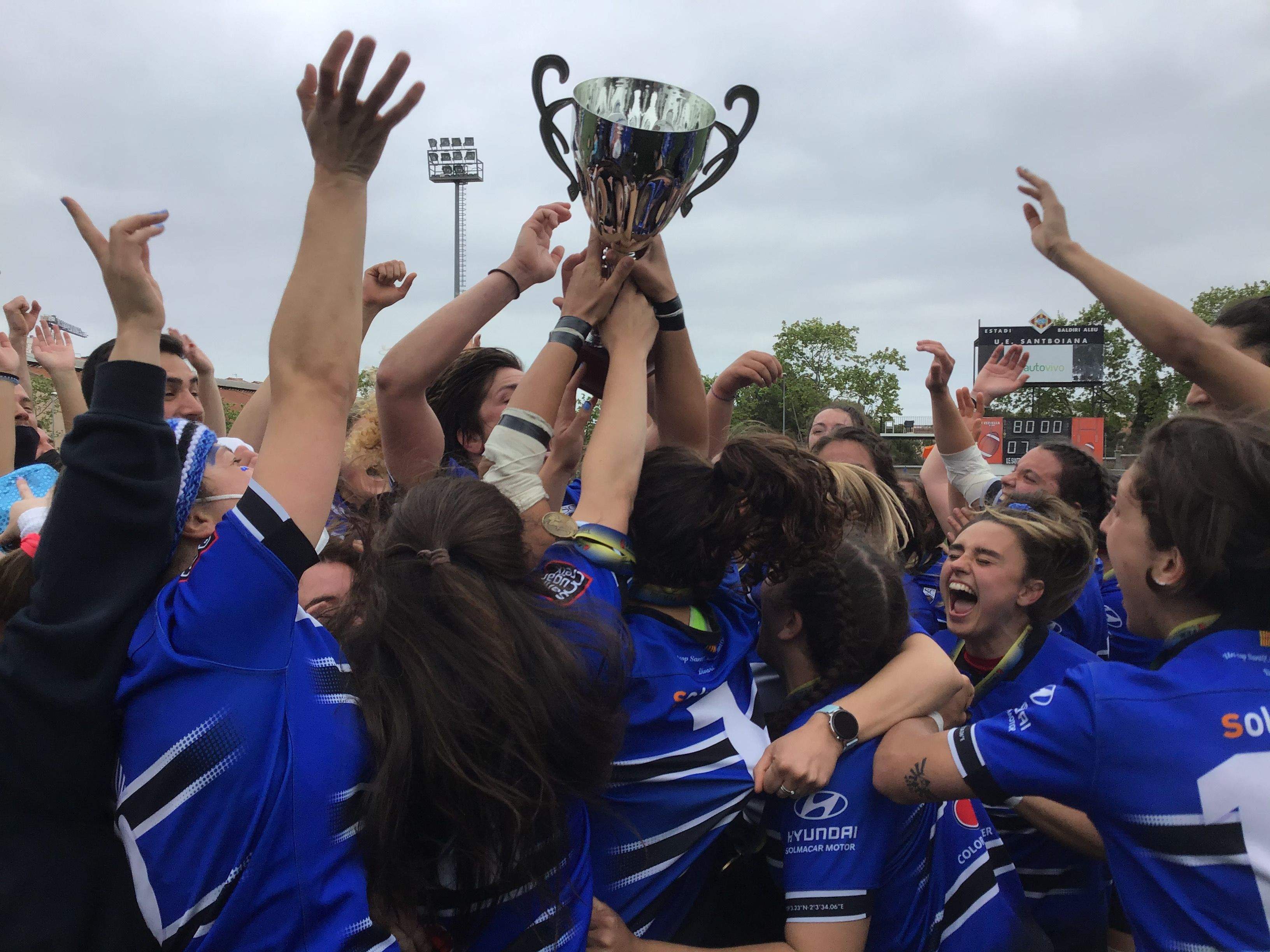 El CR Sant Cugat, celebrant l'ascens a la Divisió d'Honor. FOTO: Àlex López Puig (Sant Cugat Creix)
