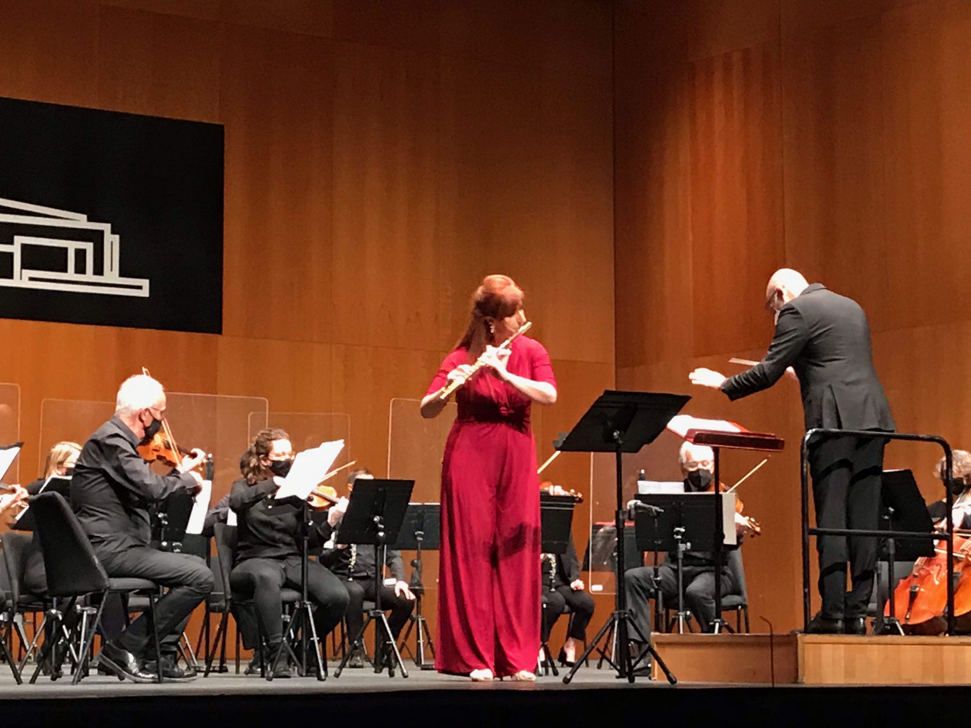 Patrícia de No i l'Orquestra Diletant de Catalunya, en el concert de Rotary Sant Cugat 'Música per a la solidaritat' per ajudar al Taller Jeroni de Moragas. FOTO: Laura Grau