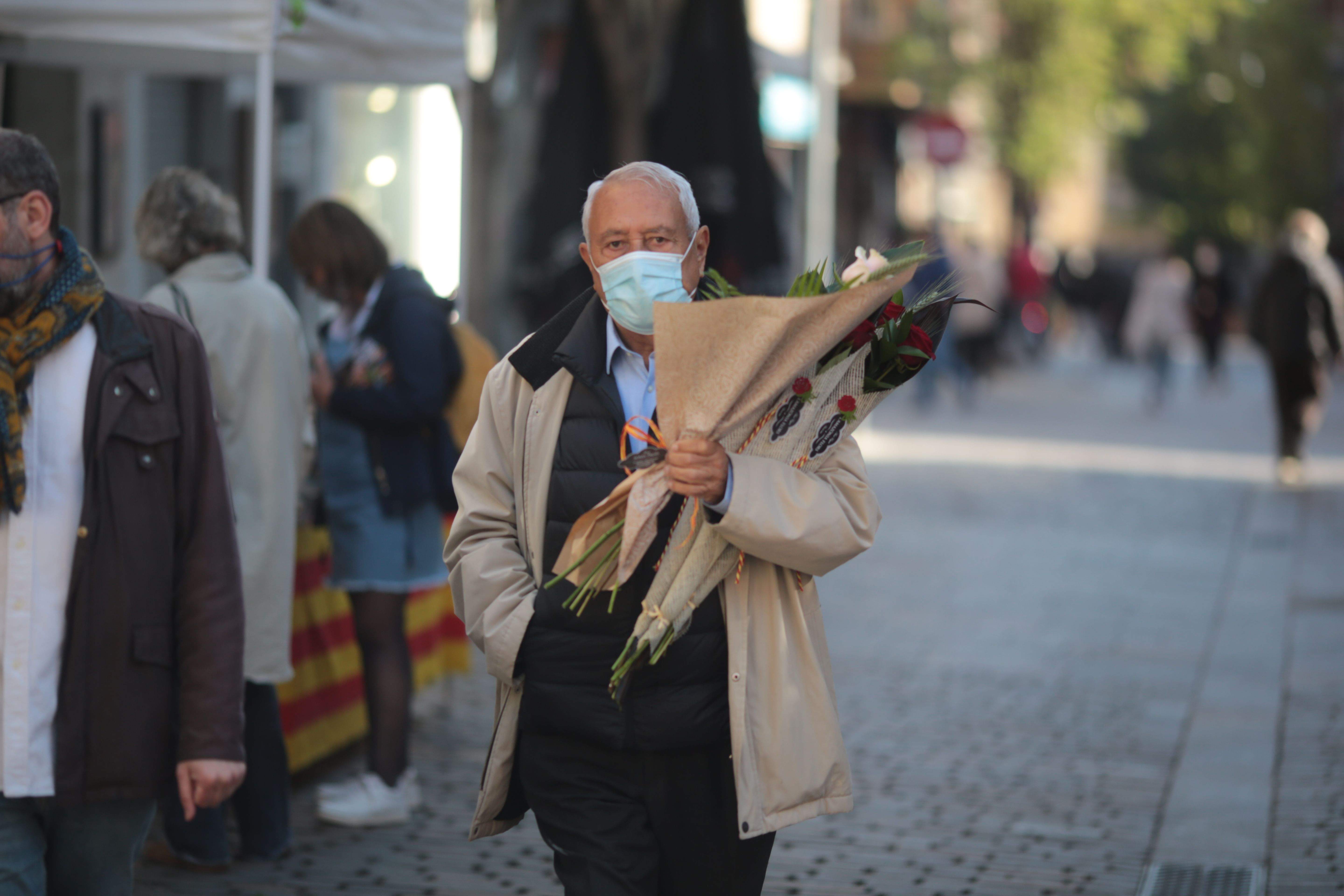 Sant Jordi es viu a Sant Cugat FOTO: Artur Ribera 