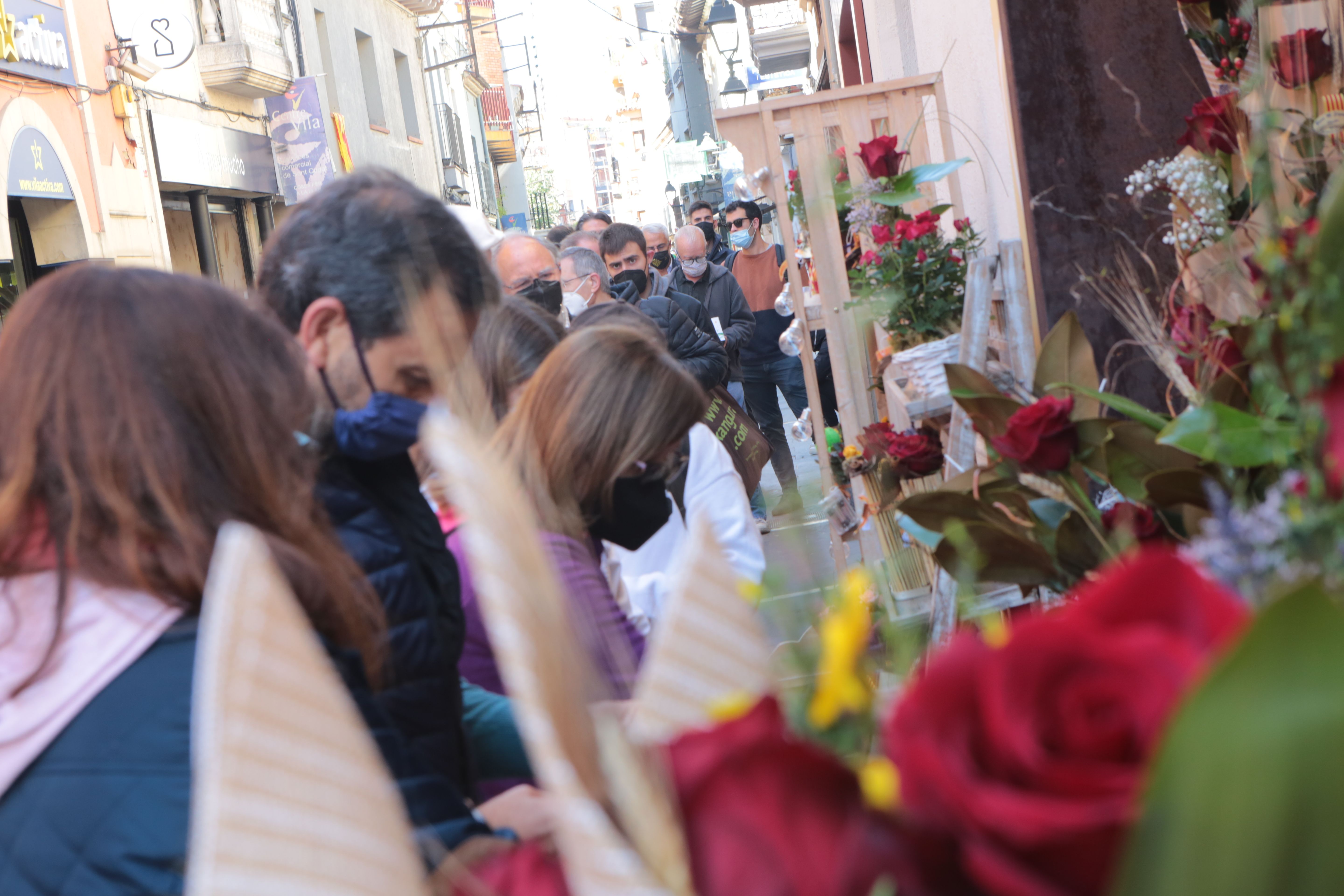 Sant Jordi es viu a Sant Cugat FOTO: Artur Ribera 
