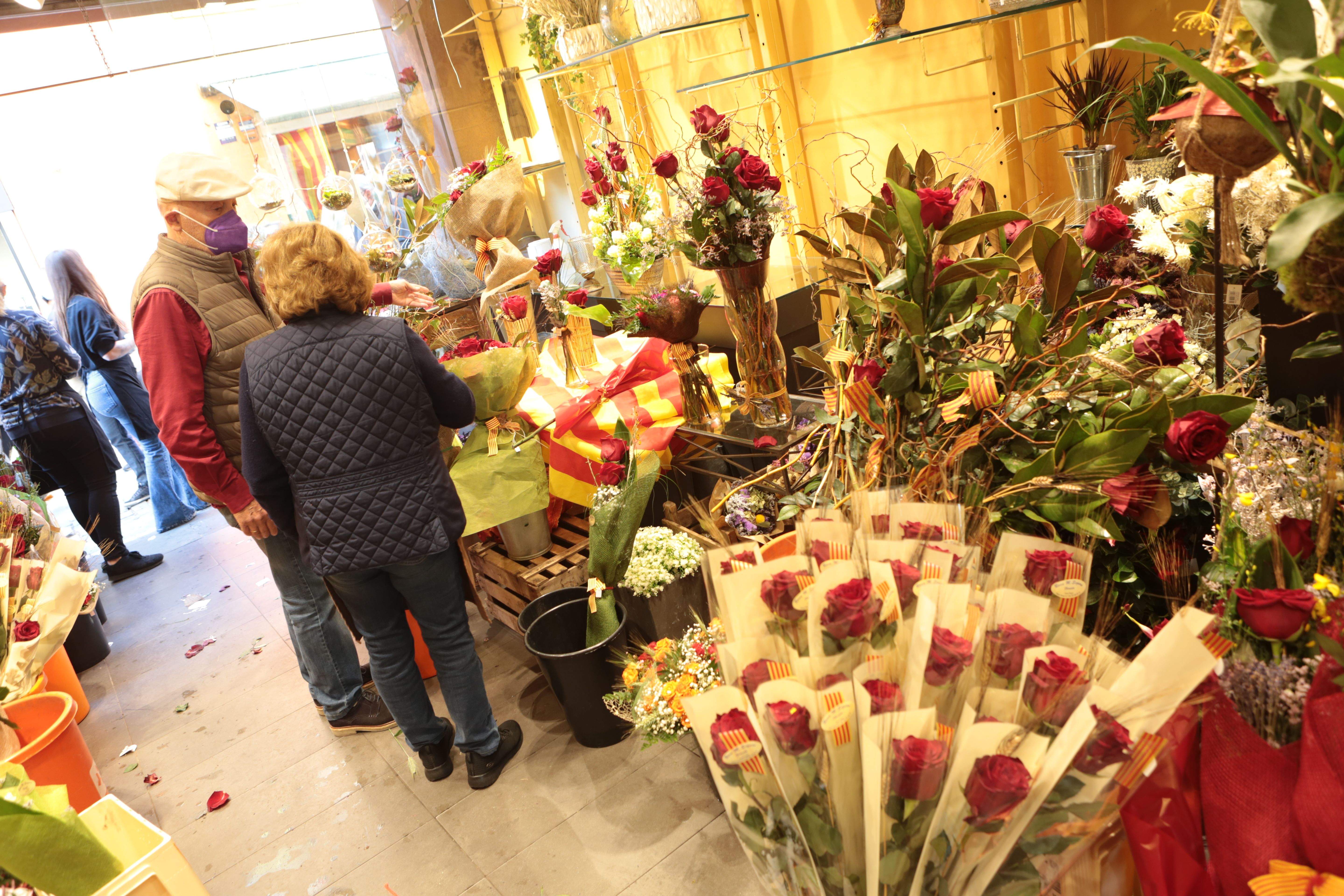 Sant Jordi es viu a Sant Cugat FOTO: Artur Ribera