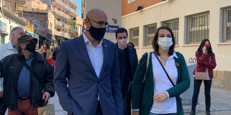 Romeva ha passejat per Sant Cugat durant la diada de Sant Jordi. FOTO: Nielo Ballart