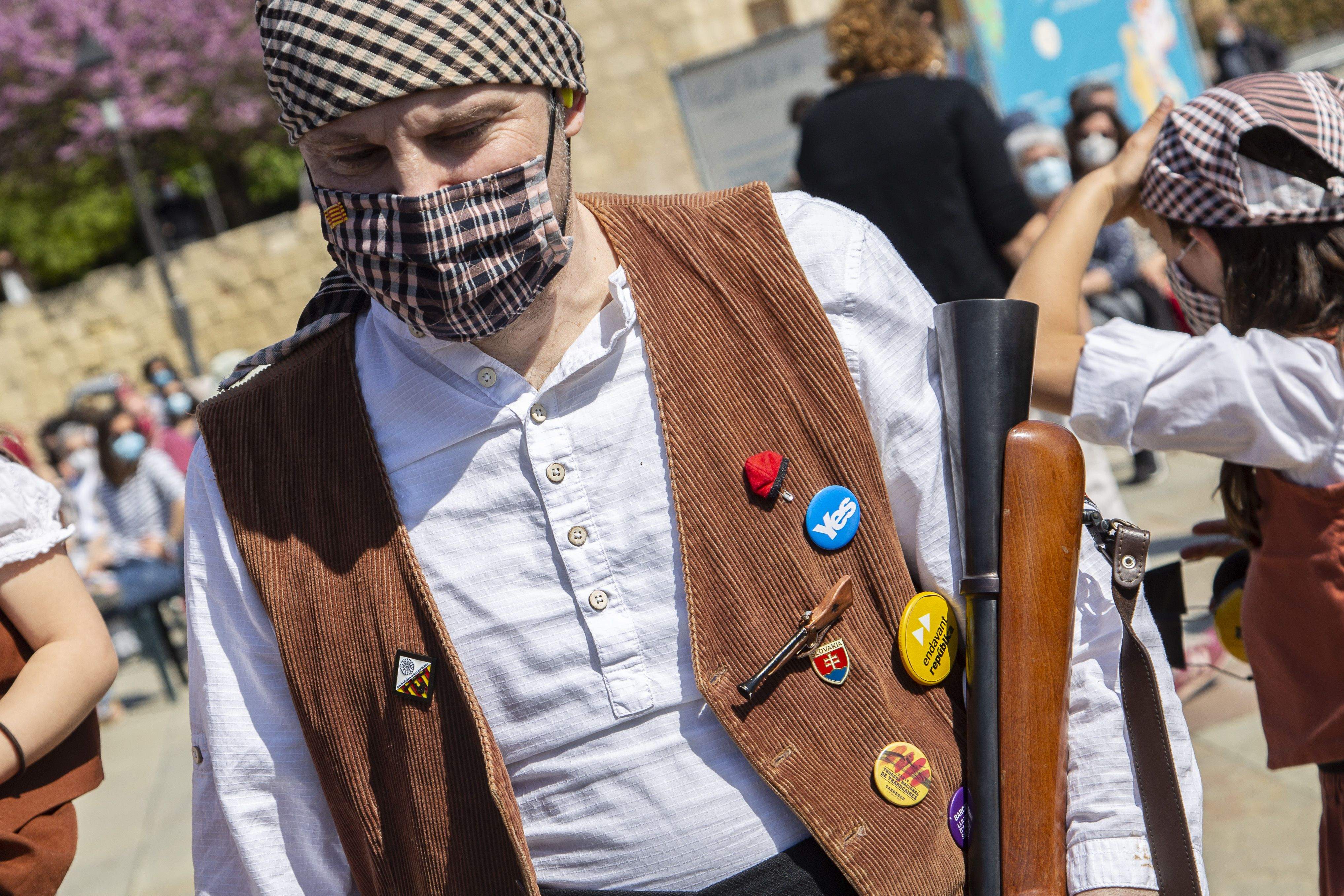 La cultura popular surt al carrer per Sant Jordi. FOTO: Àngel Bravo