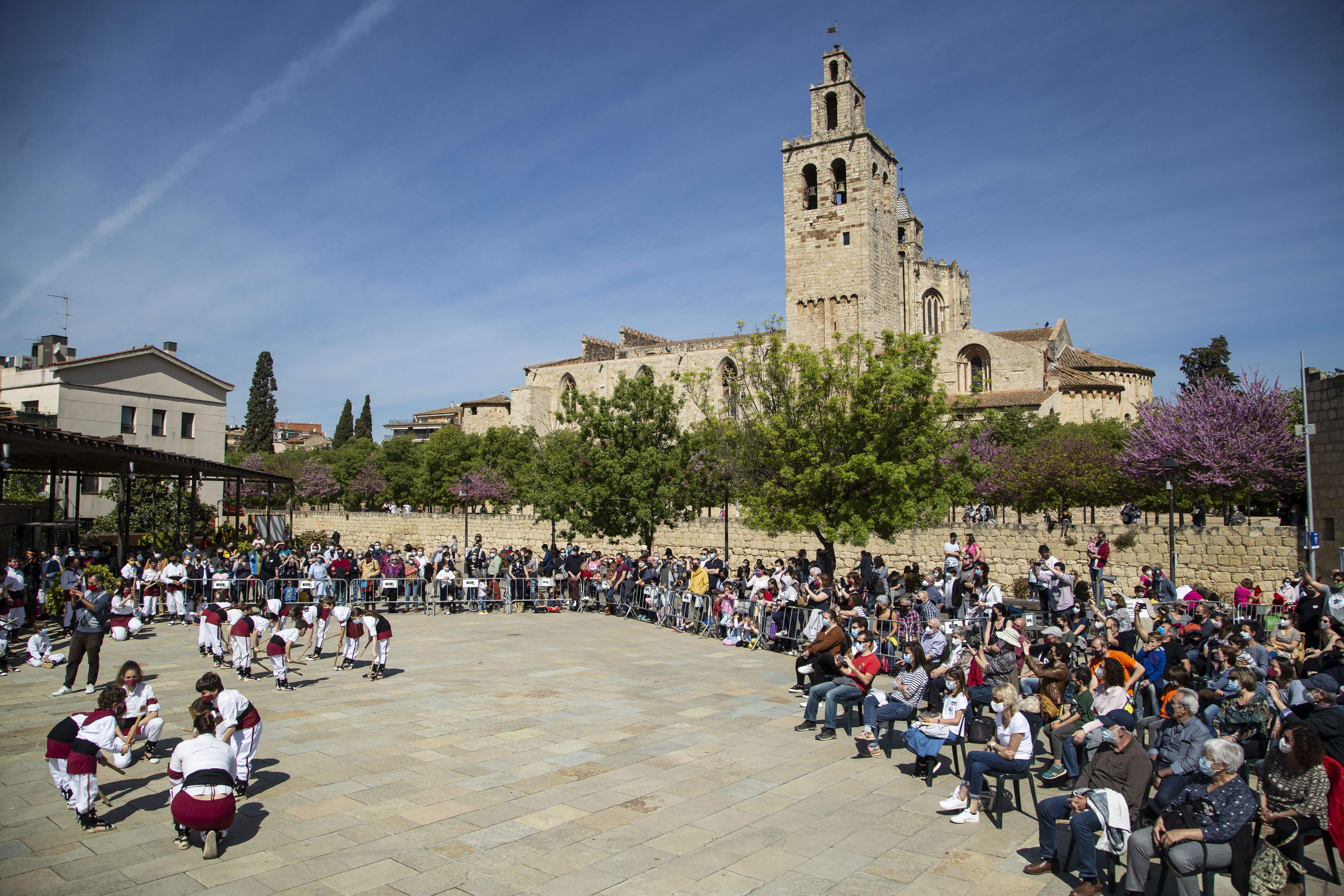 La cultura popular surt al carrer per Sant Jordi. FOTO: Àngel Bravo