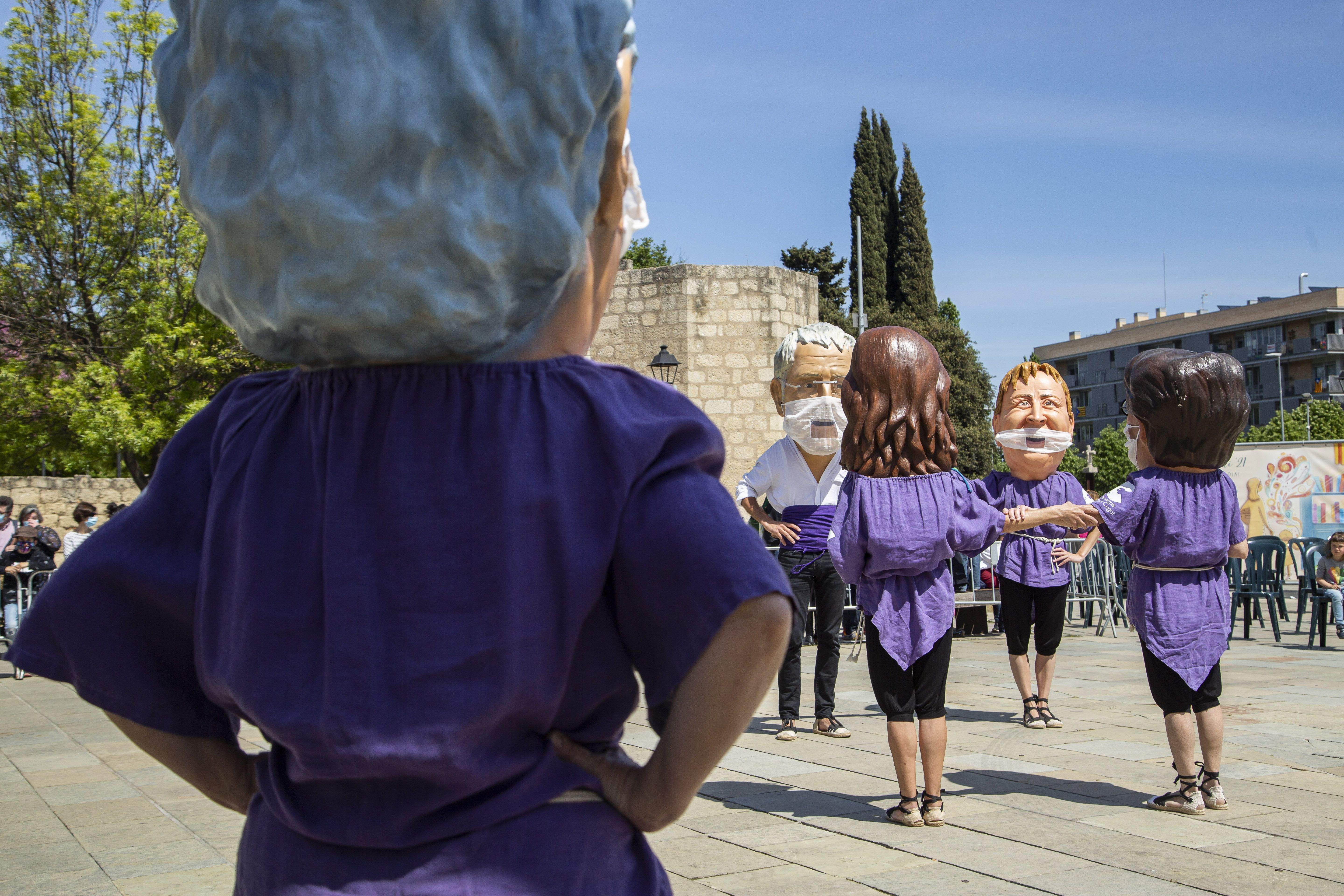 La cultura popular surt al carrer per Sant Jordi. FOTO: Àngel Bravo
