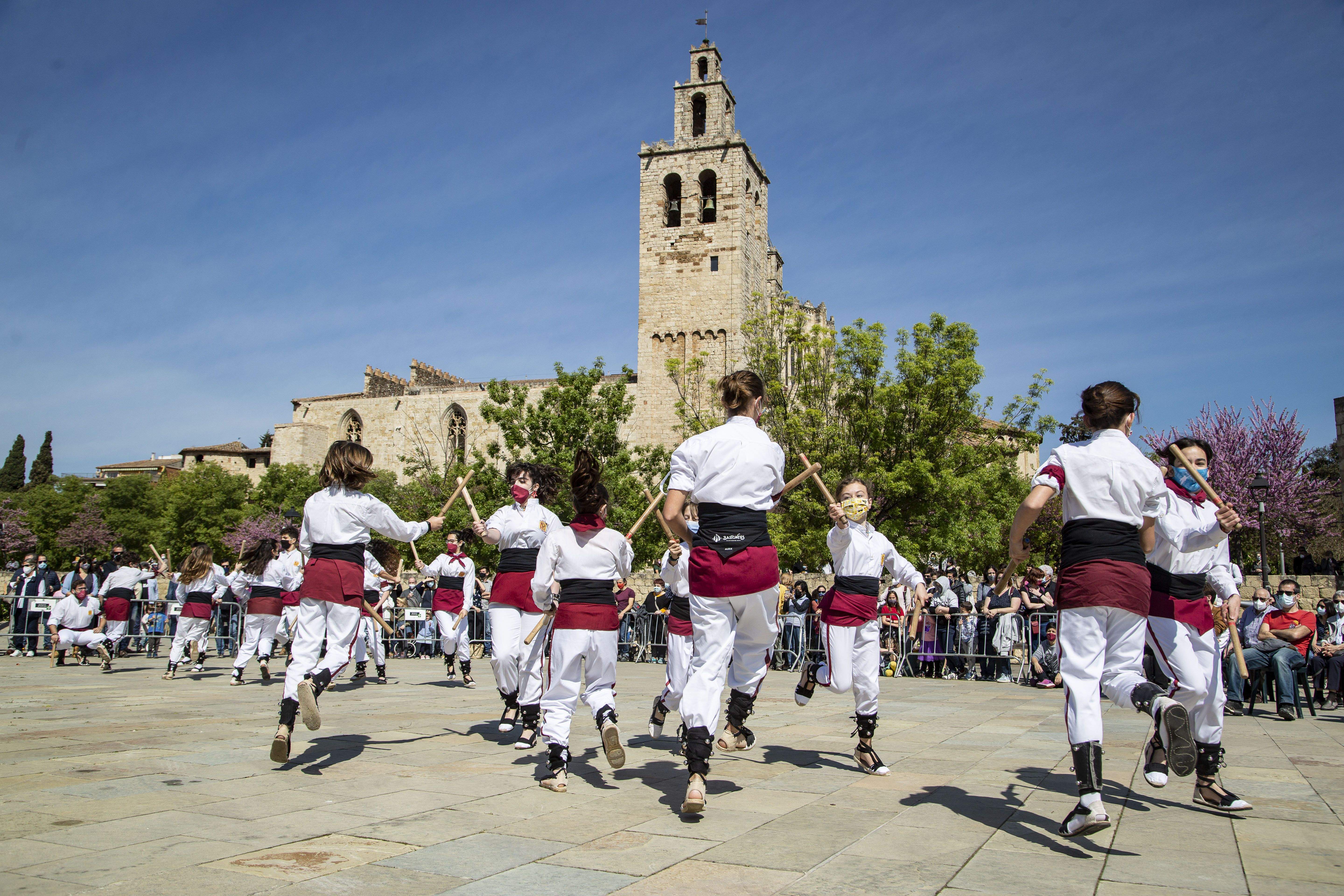La cultura popular surt al carrer per Sant Jordi. FOTO: Àngel Bravo