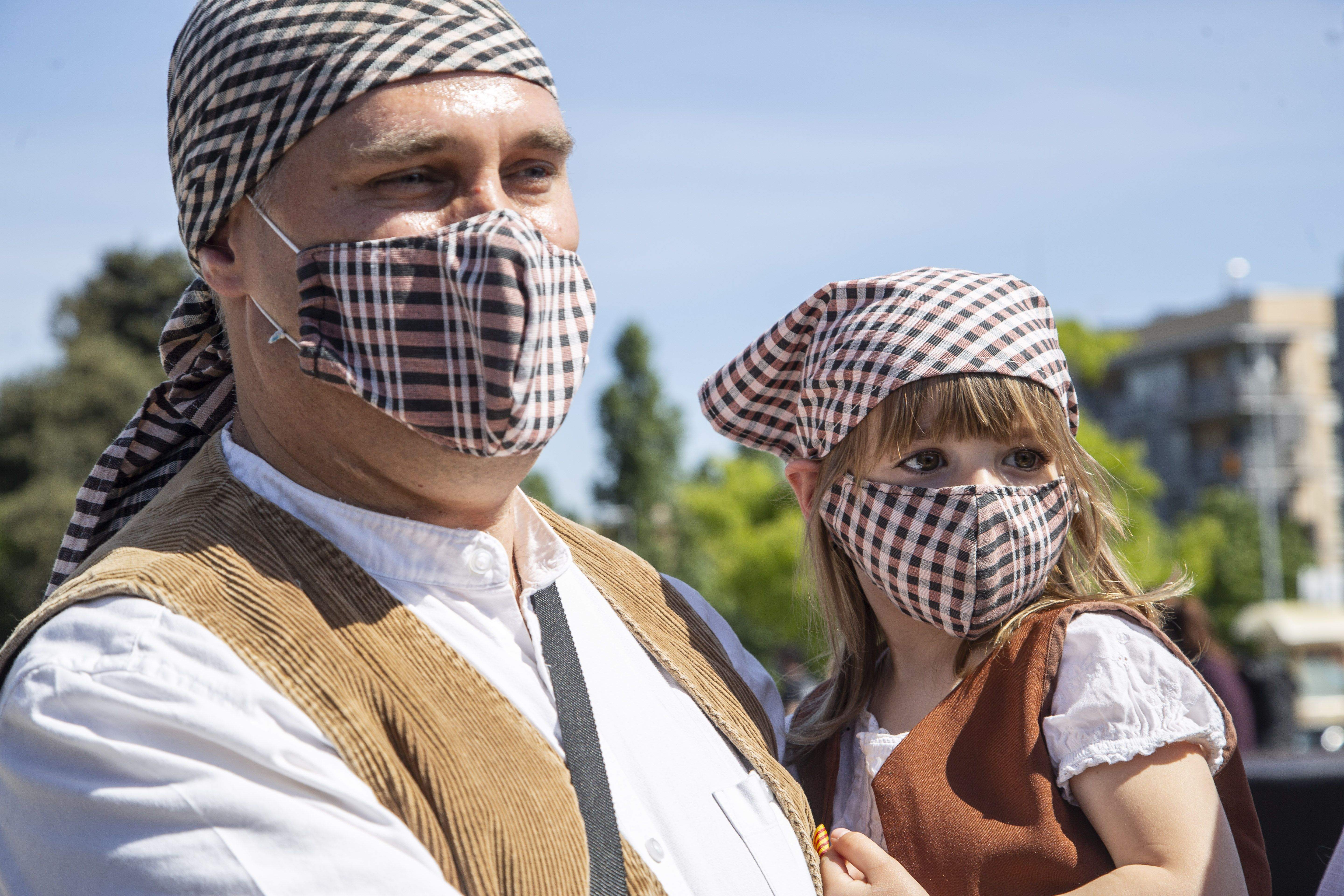 La cultura popular surt al carrer per Sant Jordi. FOTO: Àngel Bravo