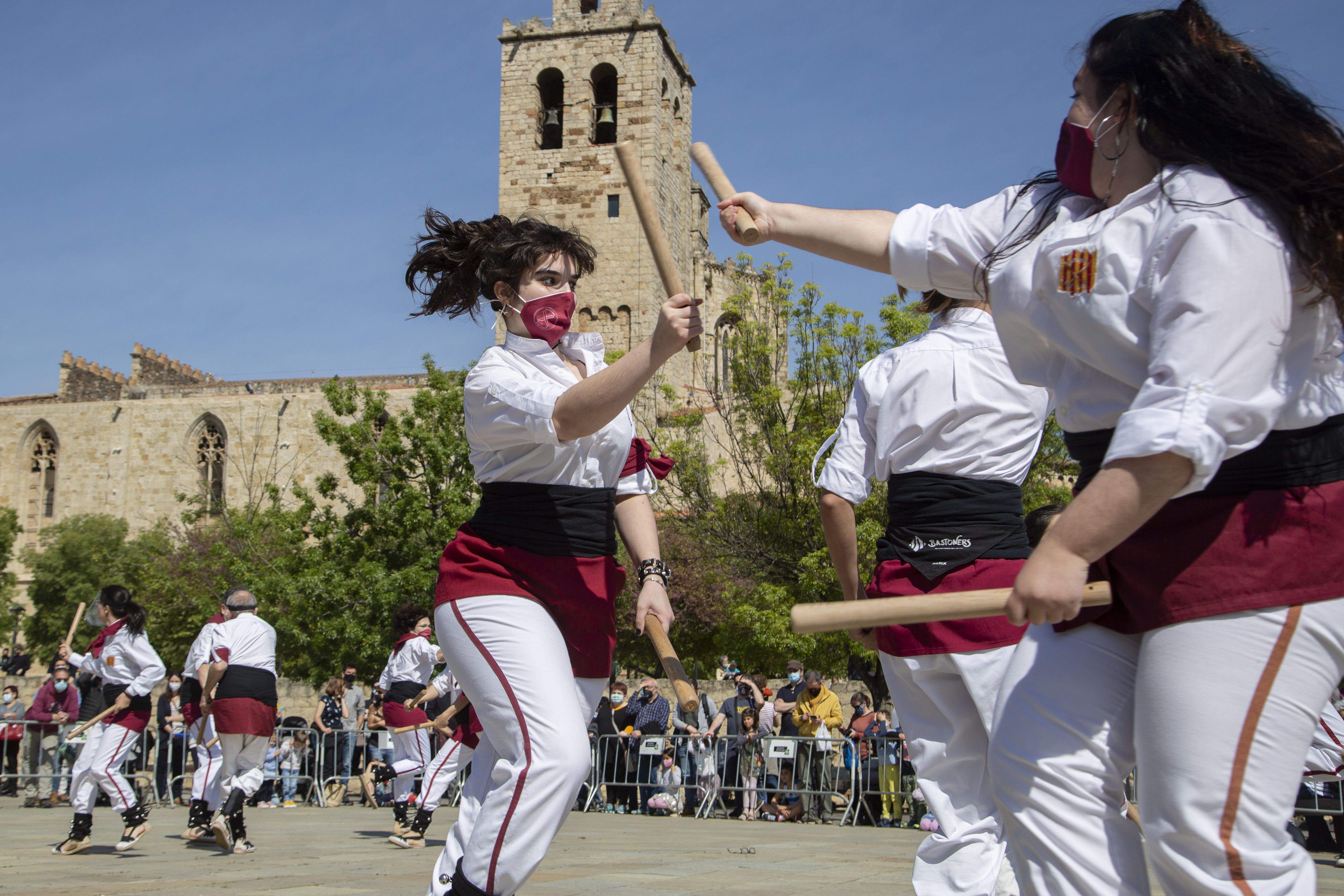 La cultura popular surt al carrer per Sant Jordi. FOTO: Àngel Bravo