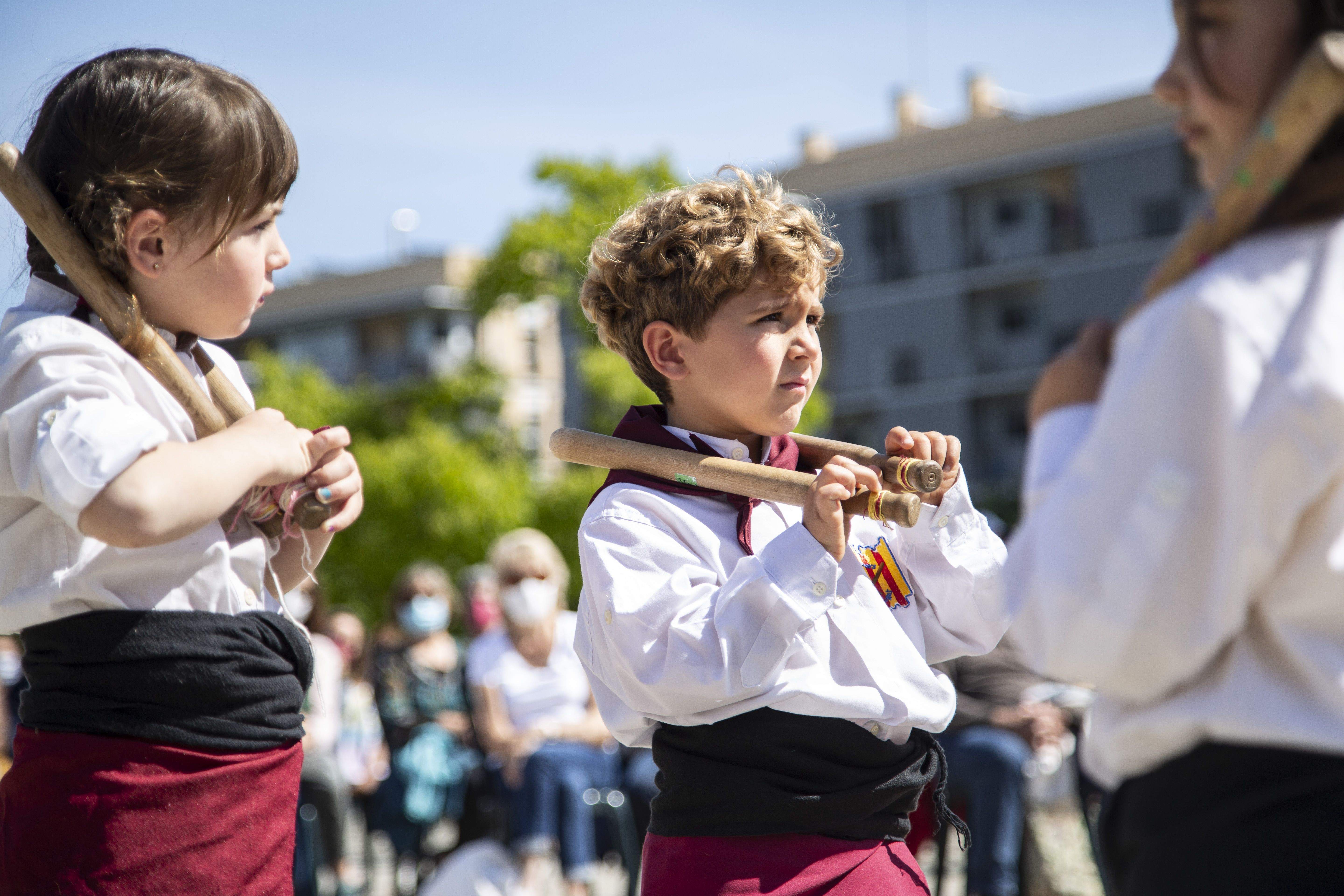 La cultura popular surt al carrer per Sant Jordi. FOTO: Àngel Bravo